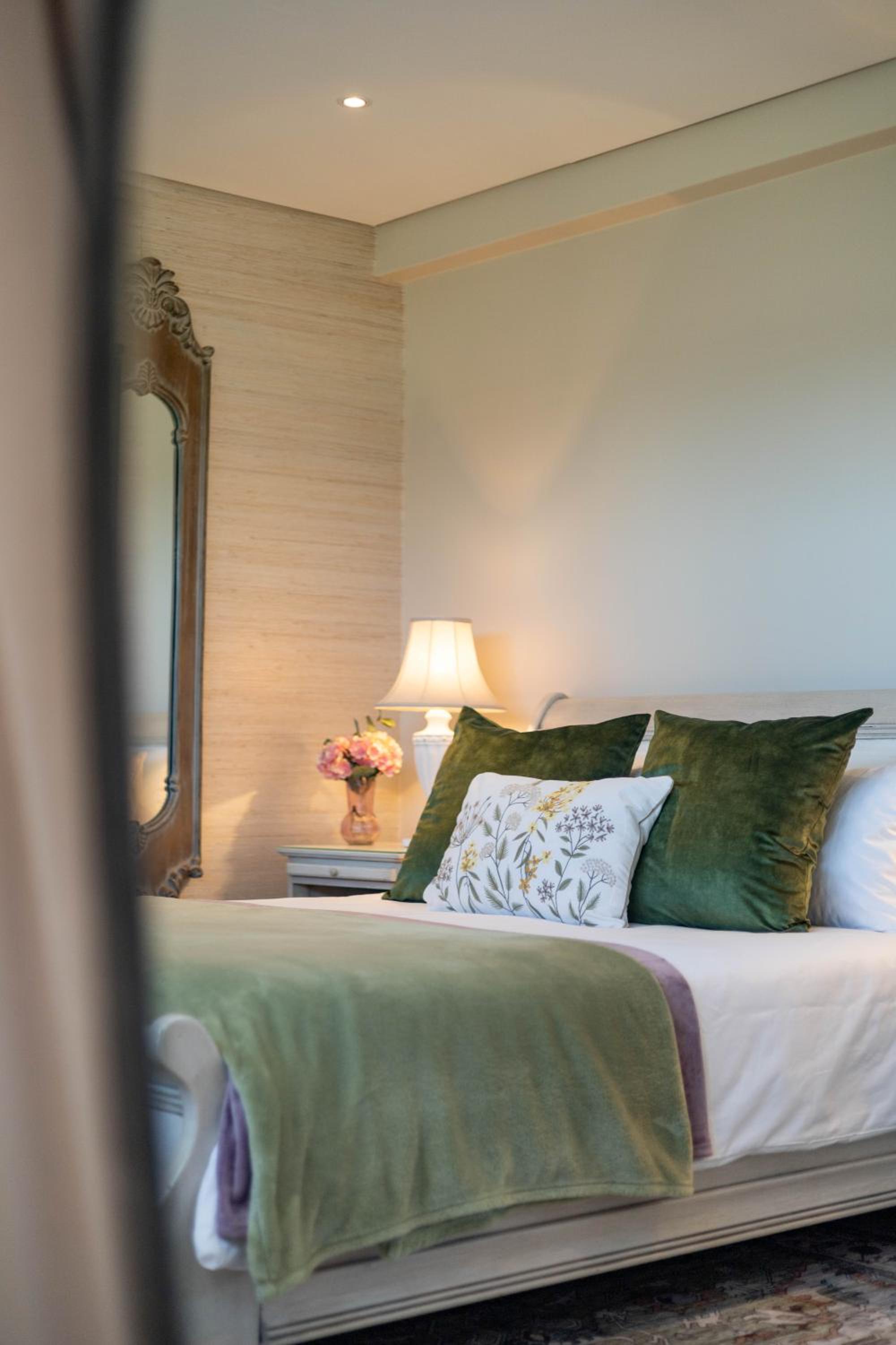 The Pearl in the Winelands