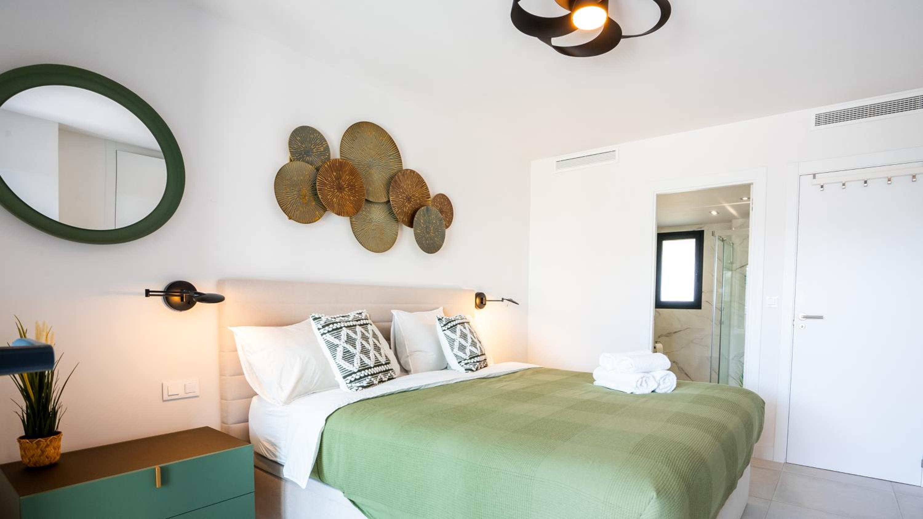 NEUE Ferienwohnung in Andalusien an der Costa del Sol - Boho Style - 40 qm Terrasse, 3-Bedroom, Pool, Gym, Work Lounge