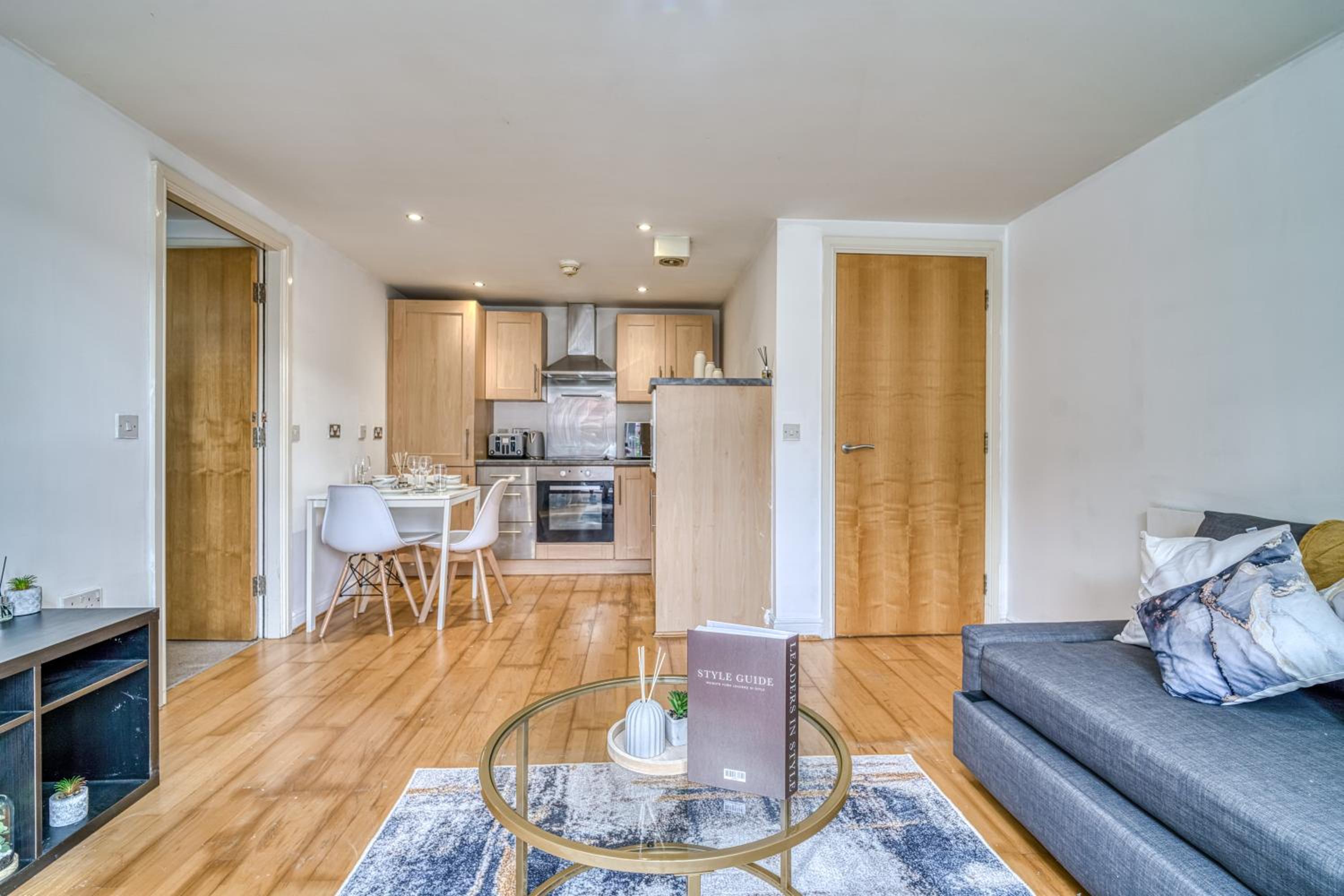 2BR Manchester Flat - Free Parking - Old Trafford - Weekly Rates