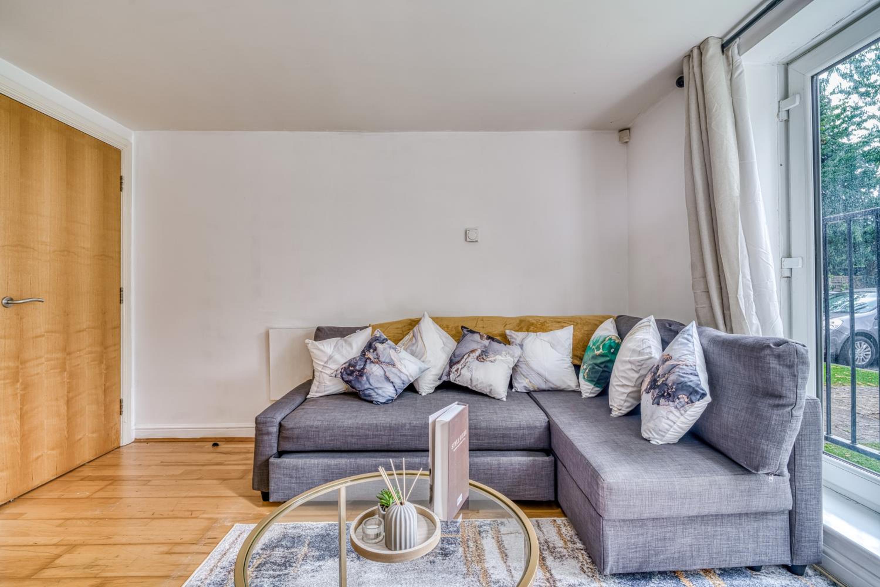 2BR Manchester Flat - Free Parking - Old Trafford - Weekly Rates