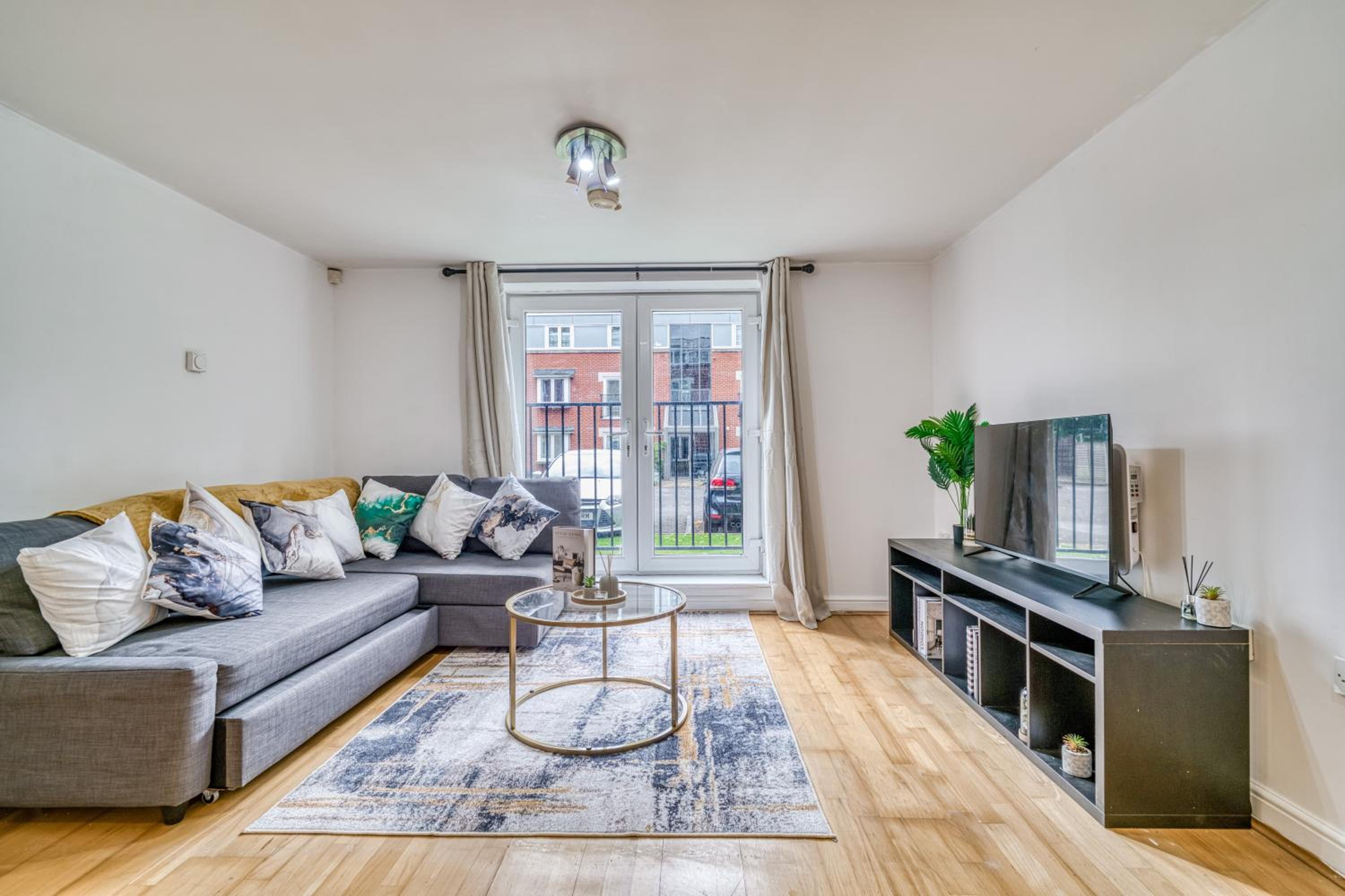 2BR Manchester Flat - Free Parking - Old Trafford - Weekly Rates