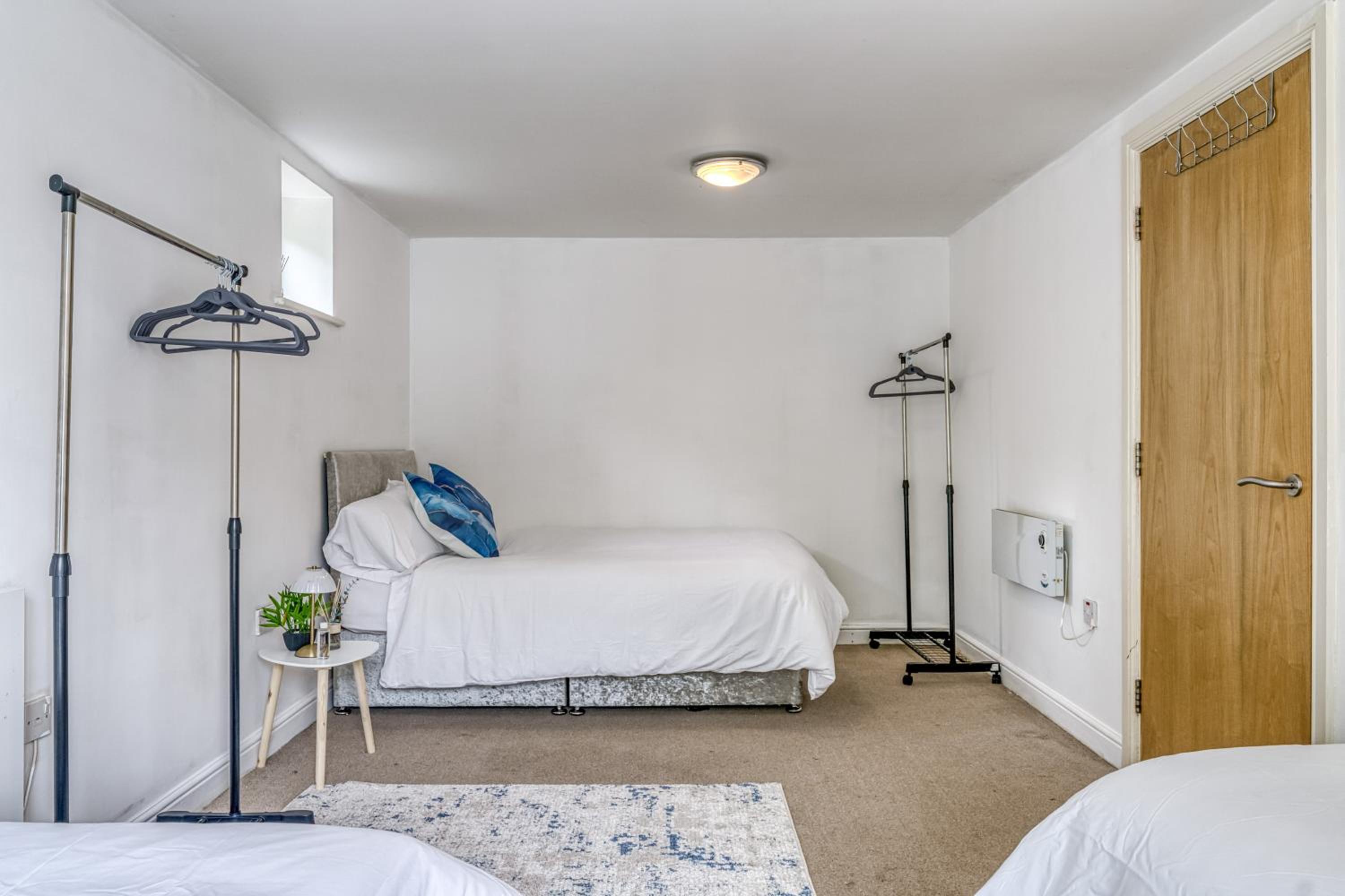 2BR Manchester Flat - Free Parking - Old Trafford - Weekly Rates