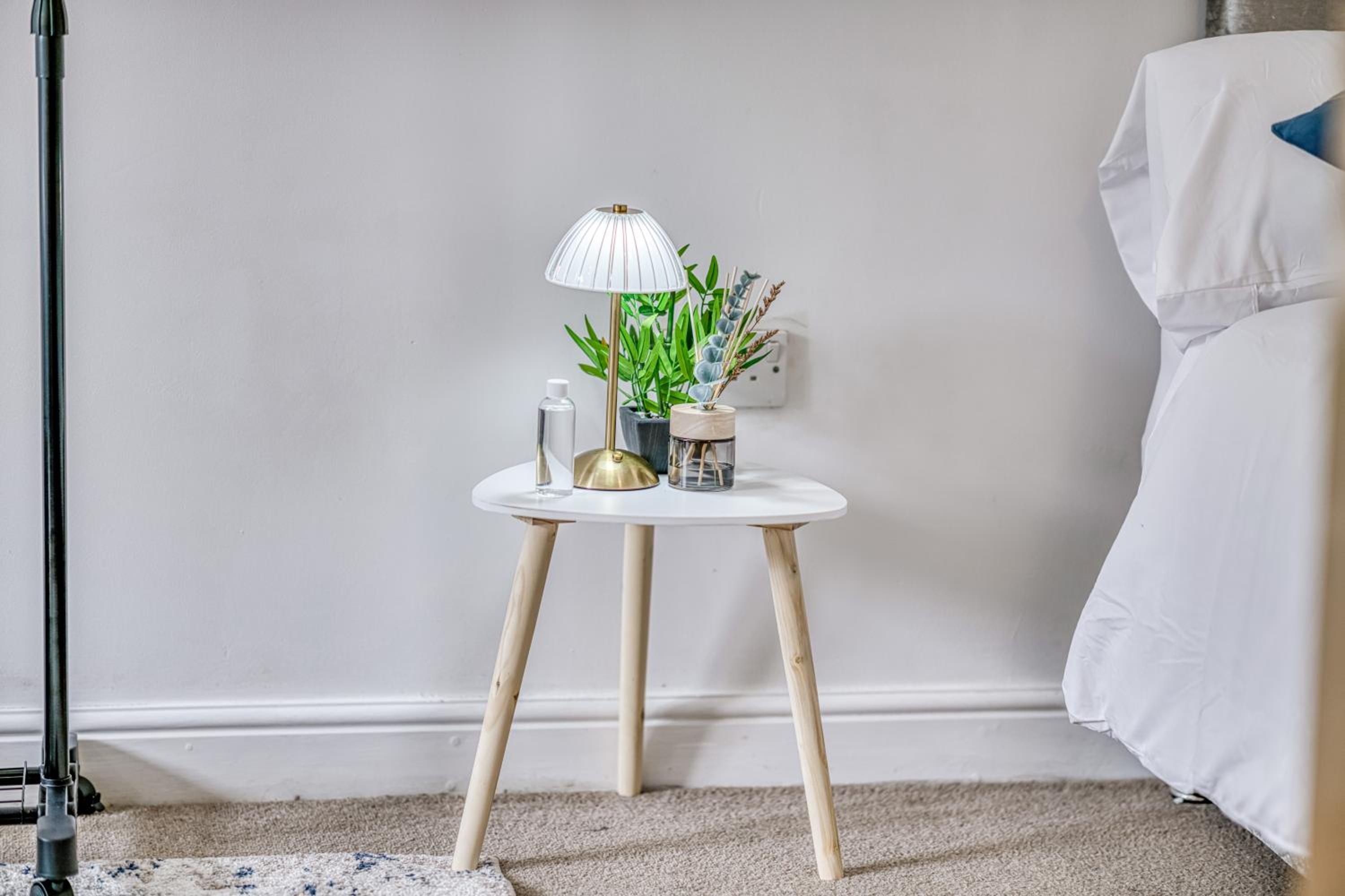 2BR Manchester Flat - Free Parking - Old Trafford - Weekly Rates