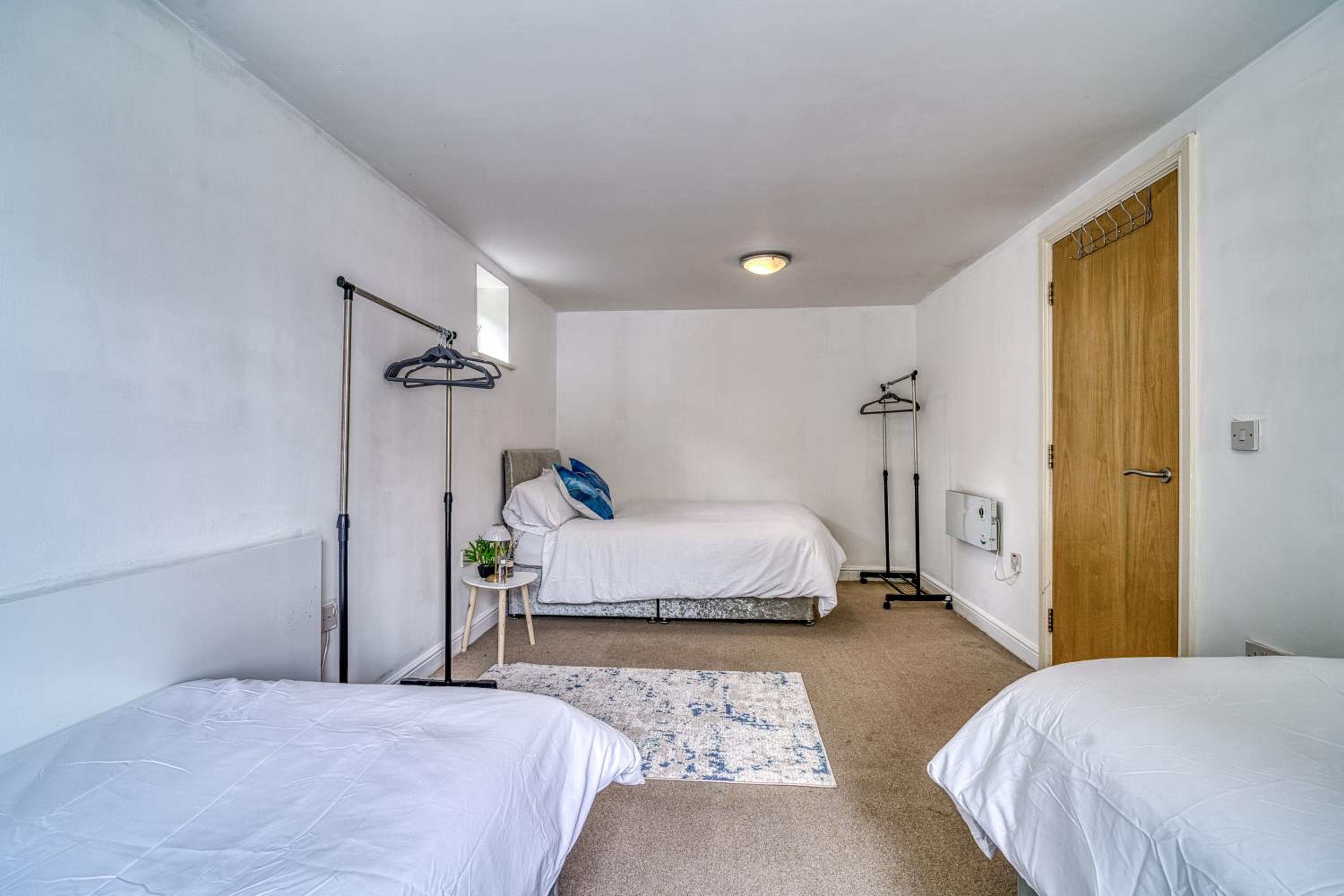 2BR Manchester Flat - Free Parking - Old Trafford - Weekly Rates