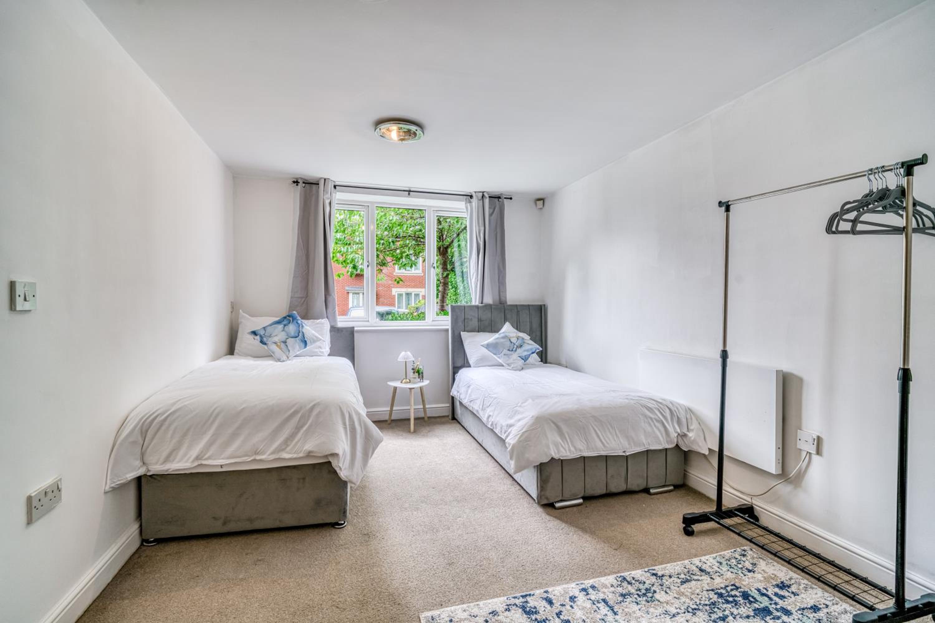 2BR Manchester Flat - Free Parking - Old Trafford - Weekly Rates