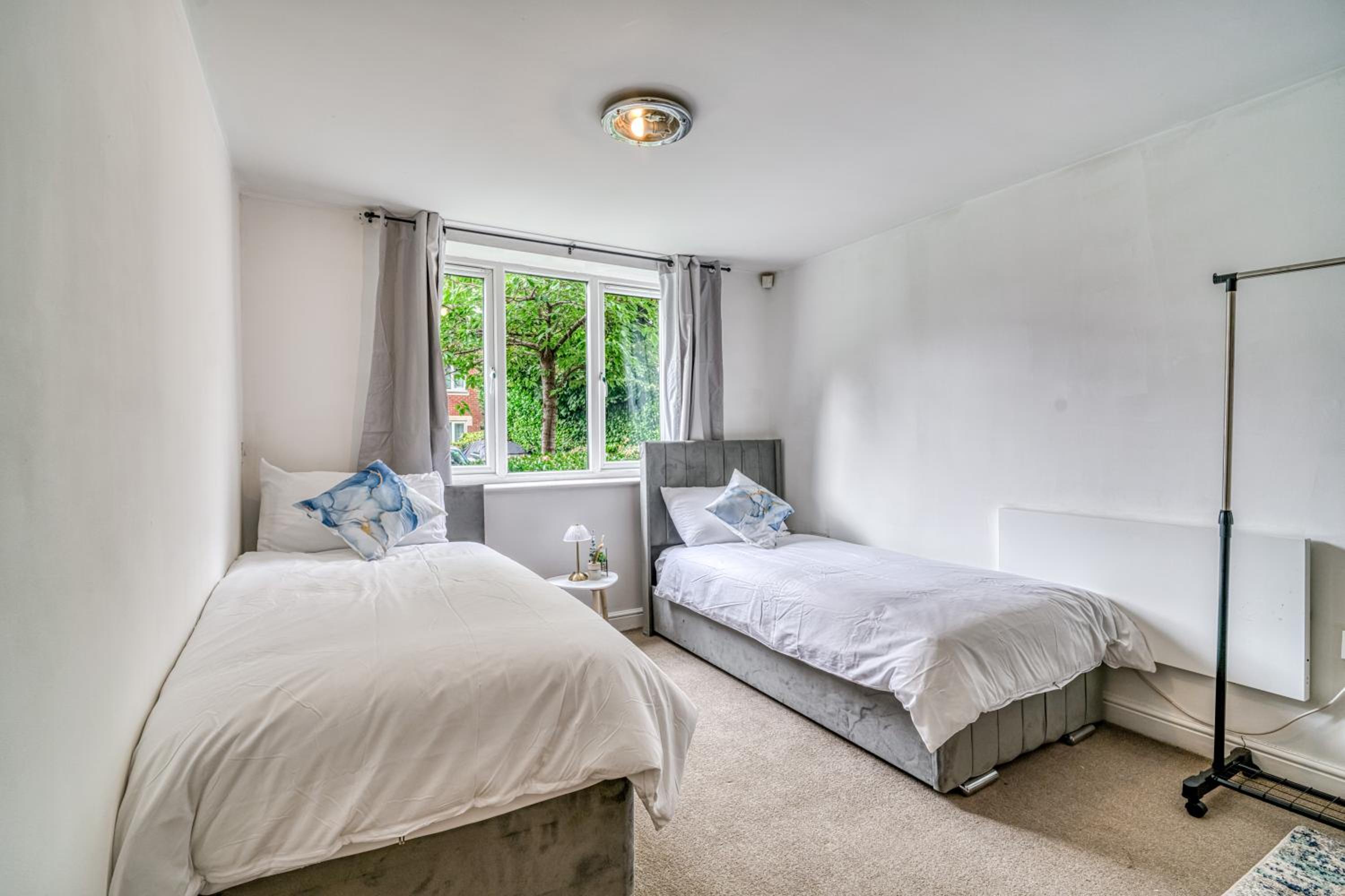 2BR Manchester Flat - Free Parking - Old Trafford - Weekly Rates