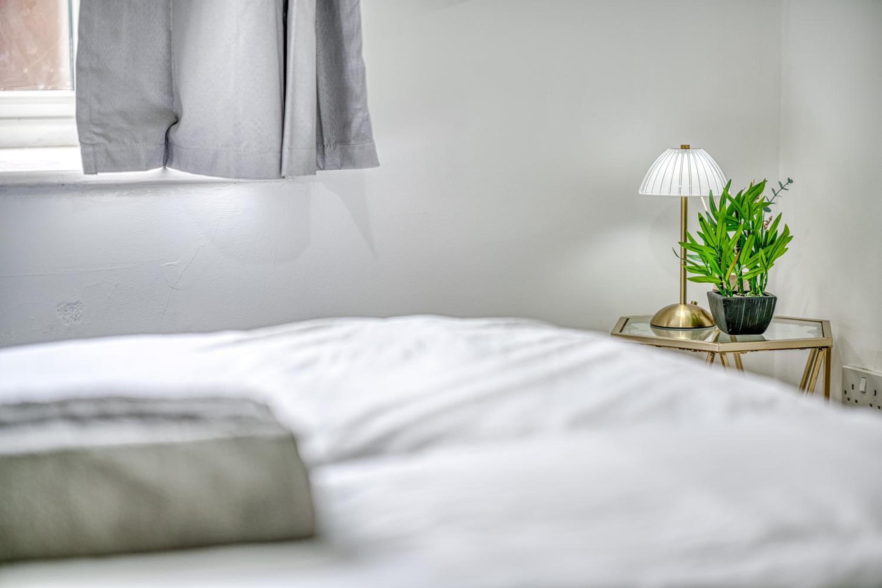 2BR Manchester Flat - Free Parking - Old Trafford - Weekly Rates