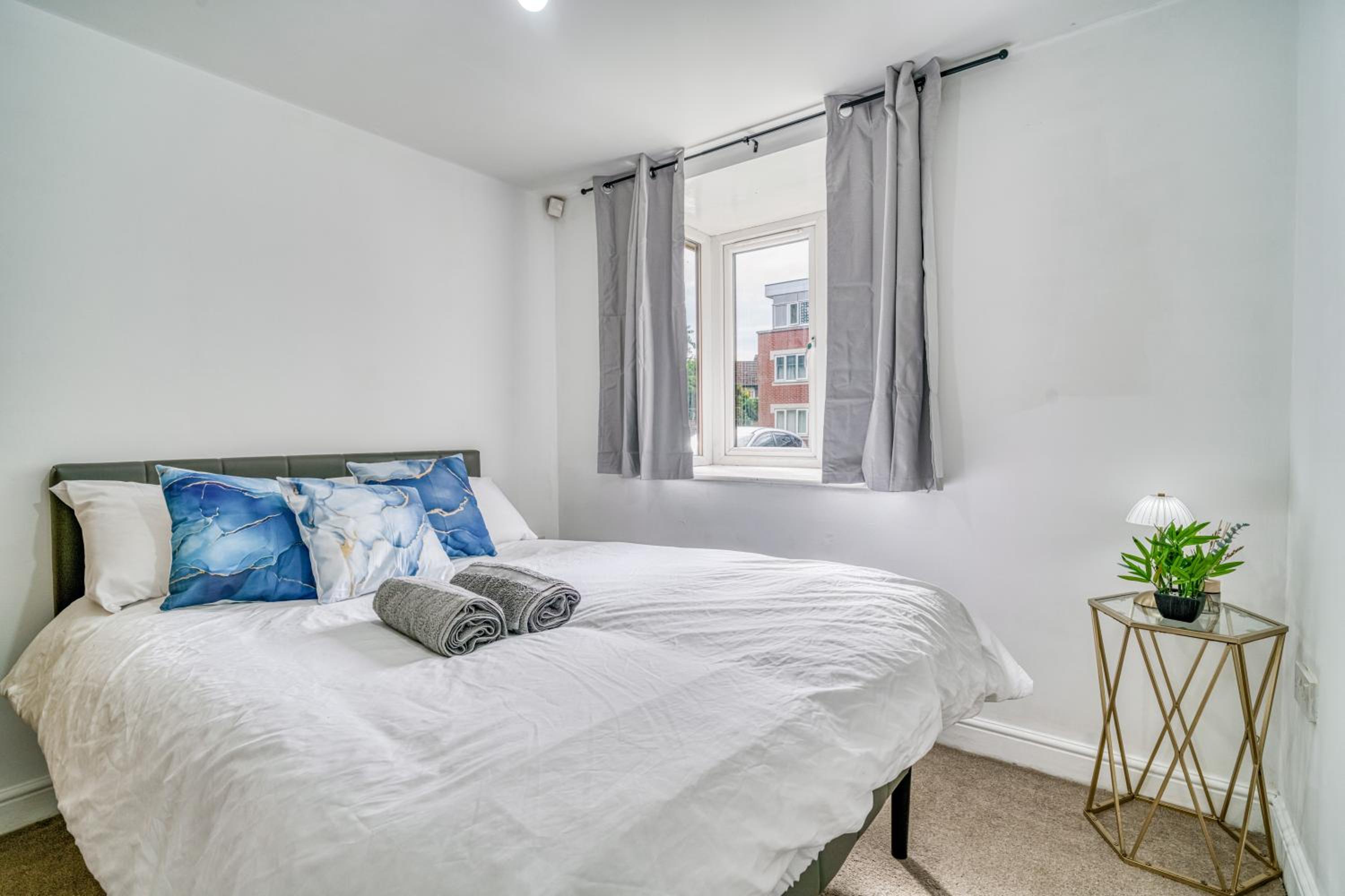 2BR Manchester Flat - Free Parking - Old Trafford - Weekly Rates