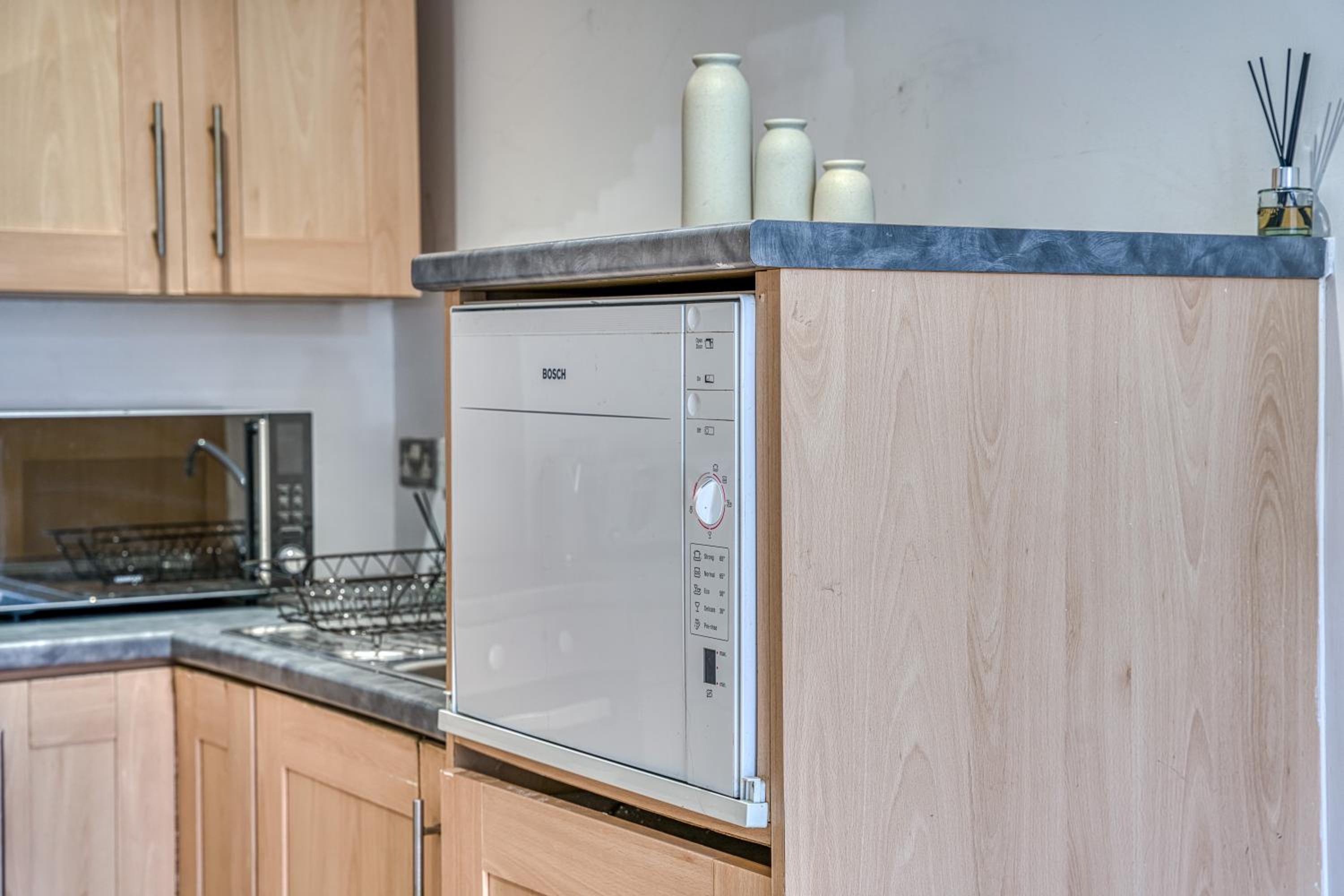 2BR Manchester Flat - Free Parking - Old Trafford - Weekly Rates