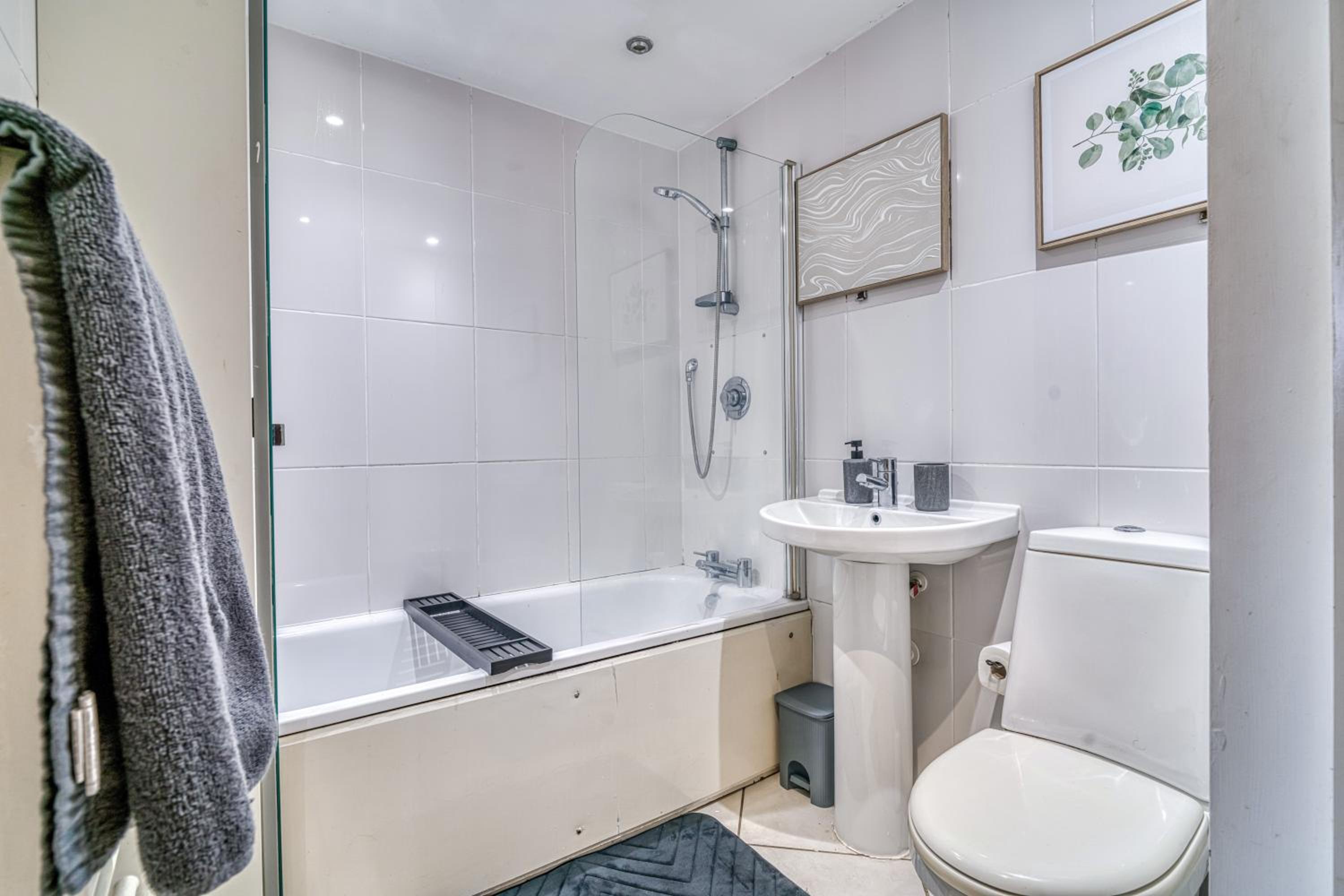 2BR Manchester Flat - Free Parking - Old Trafford - Weekly Rates