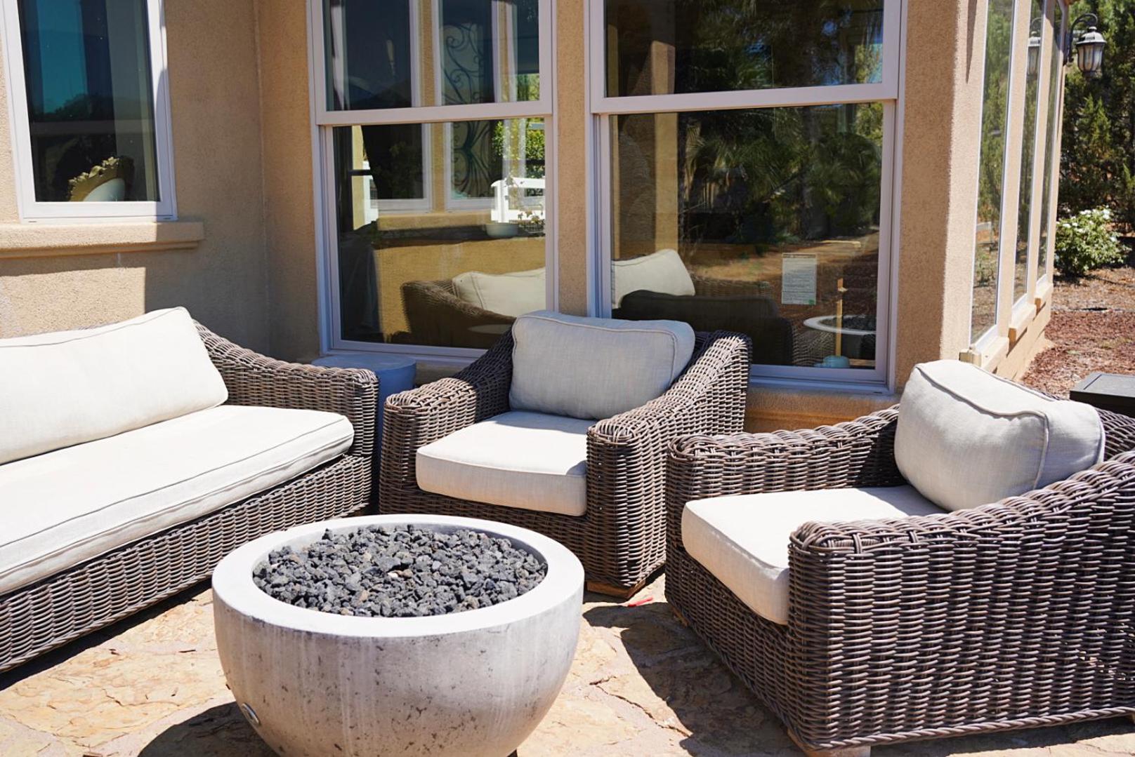 Villa on 5 Acre Vineyard Equestrian Estate, Pool & Hot tub, Events