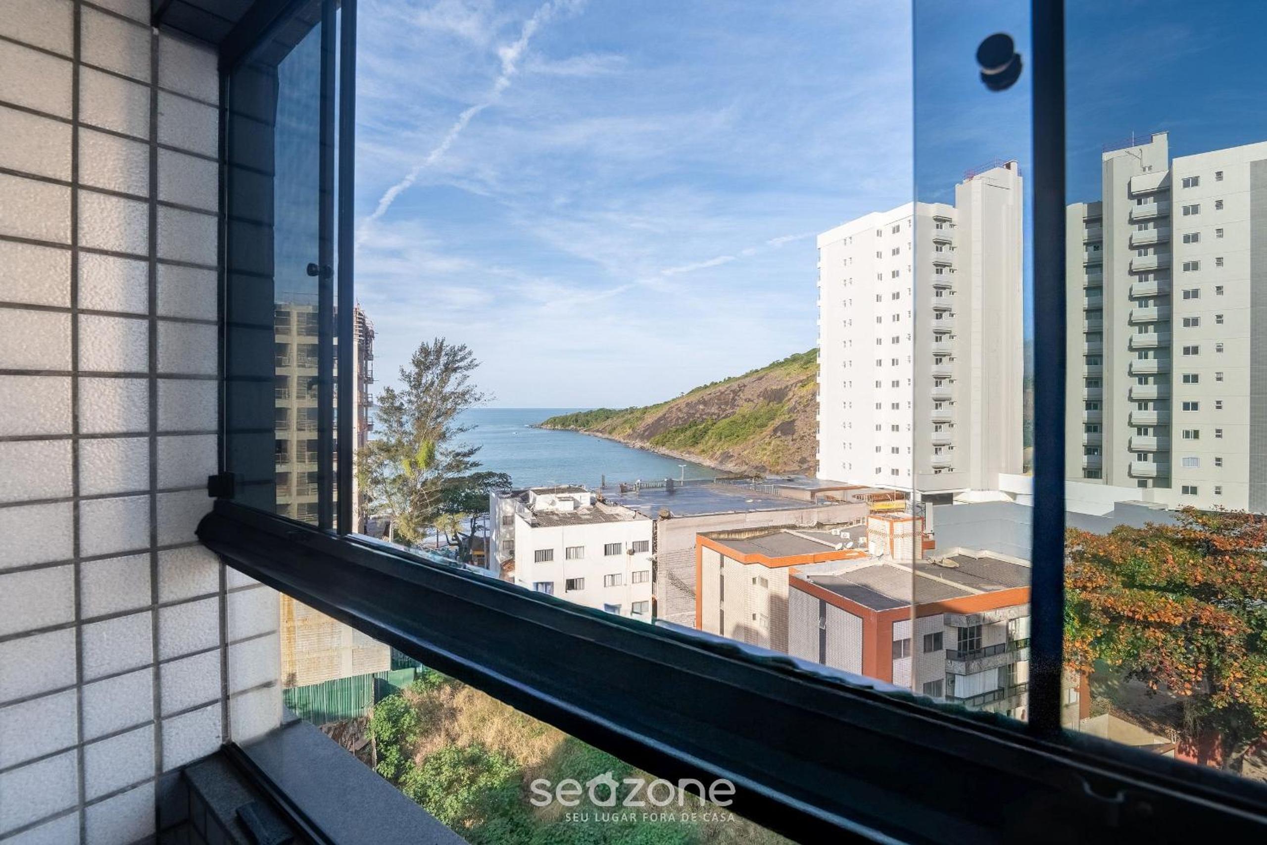 Comfort and sophistication just steps from Praia do Morro - DBH