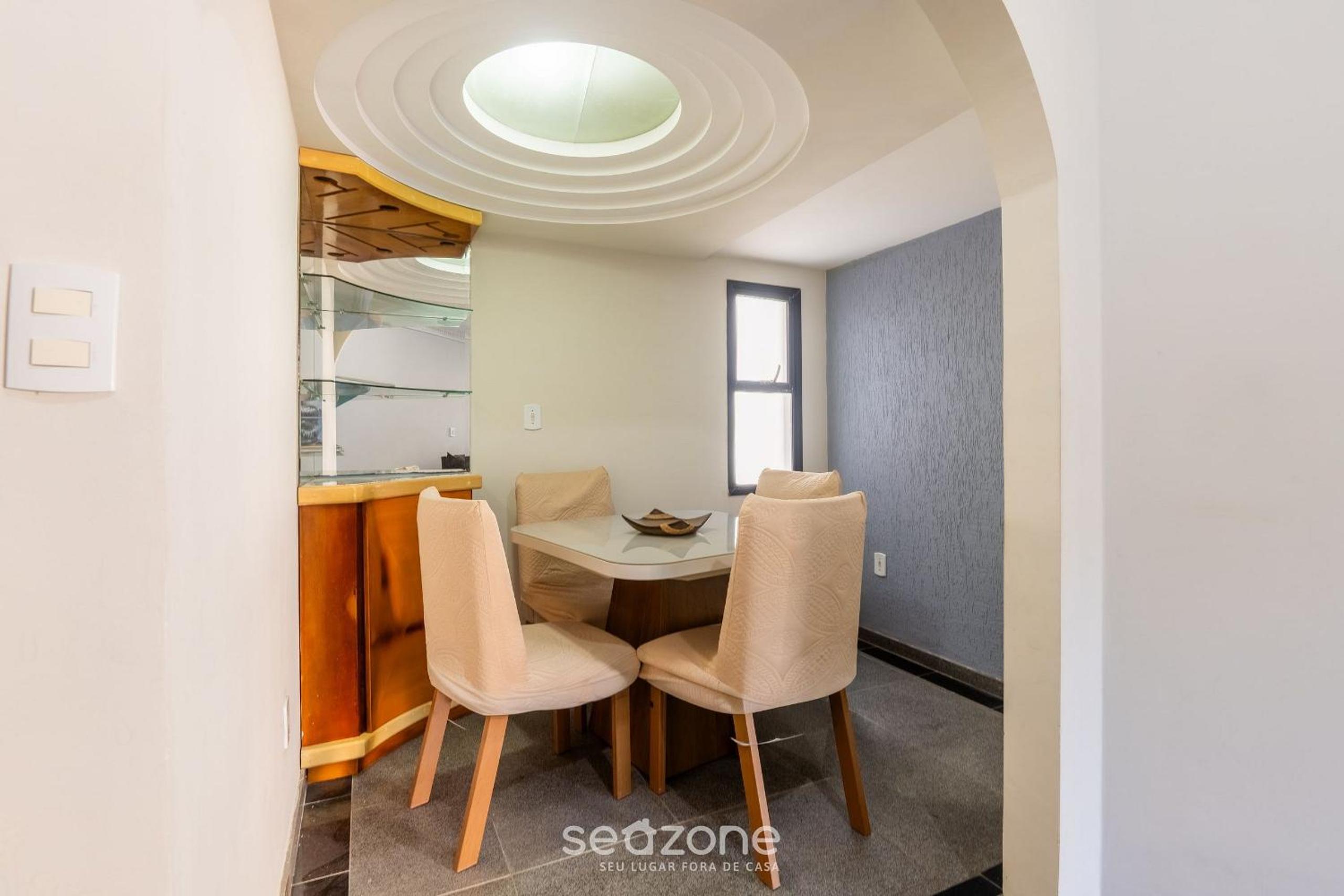 Comfort and sophistication just steps from Praia do Morro - DBH