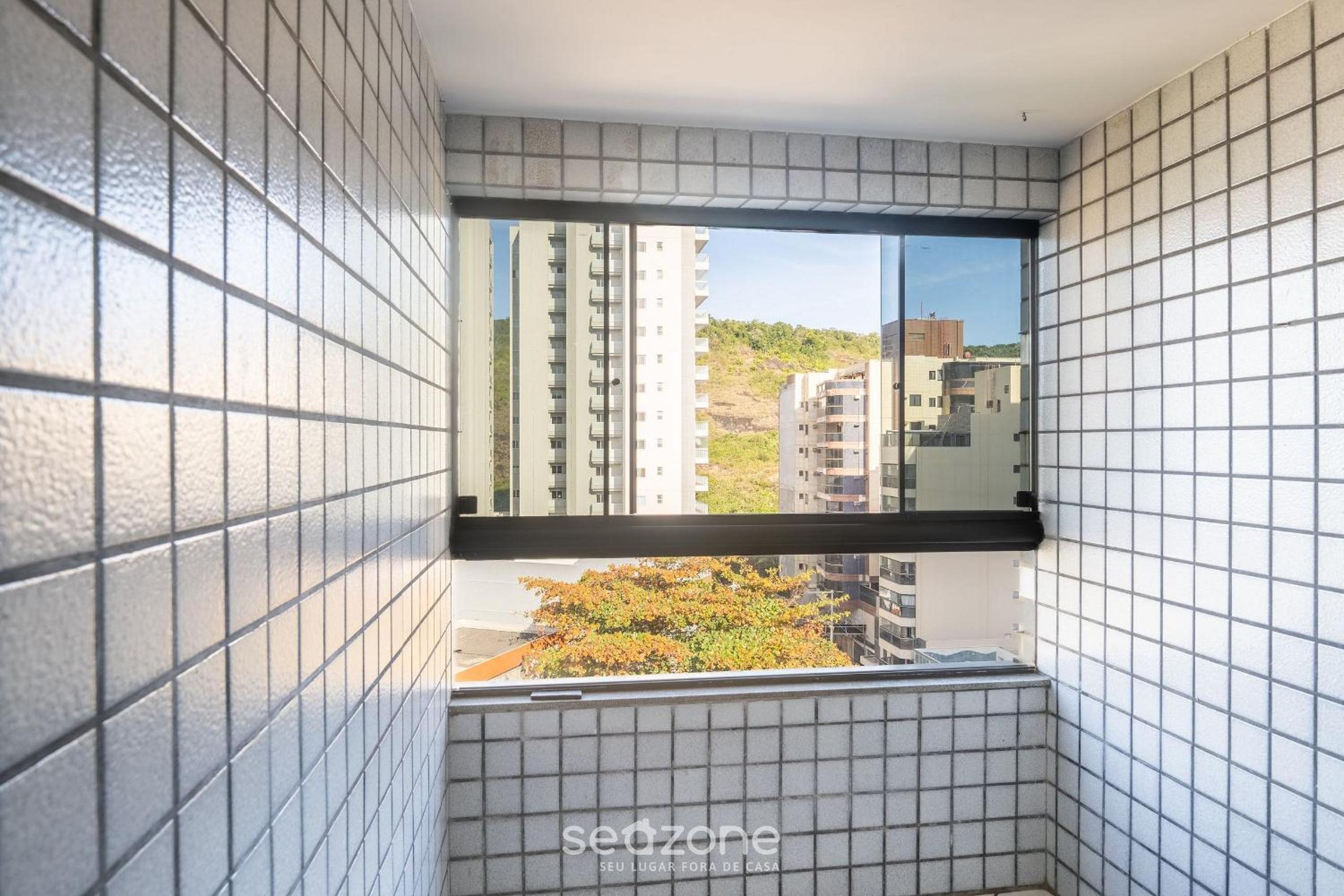 Comfort and sophistication just steps from Praia do Morro - DBH