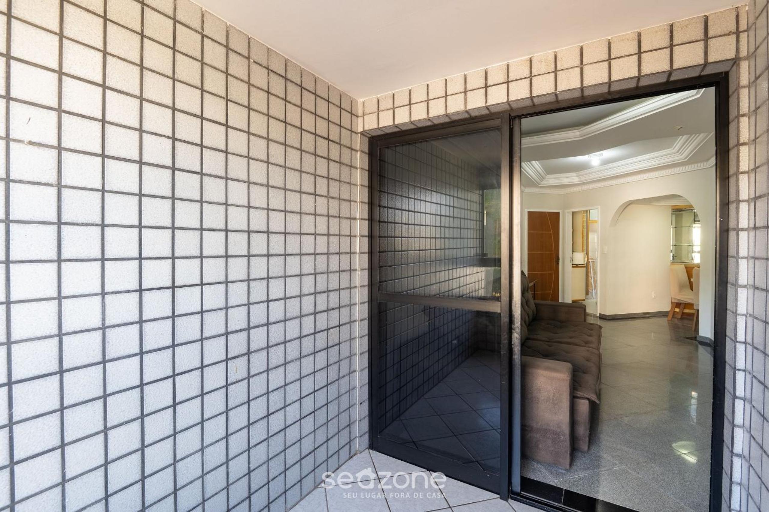 Comfort and sophistication just steps from Praia do Morro - DBH