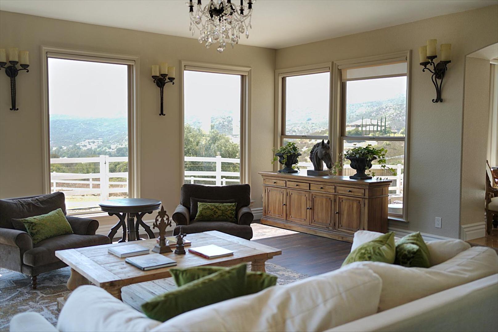 Villa on 5 Acre Vineyard Equestrian Estate, Pool & Hot tub, Events