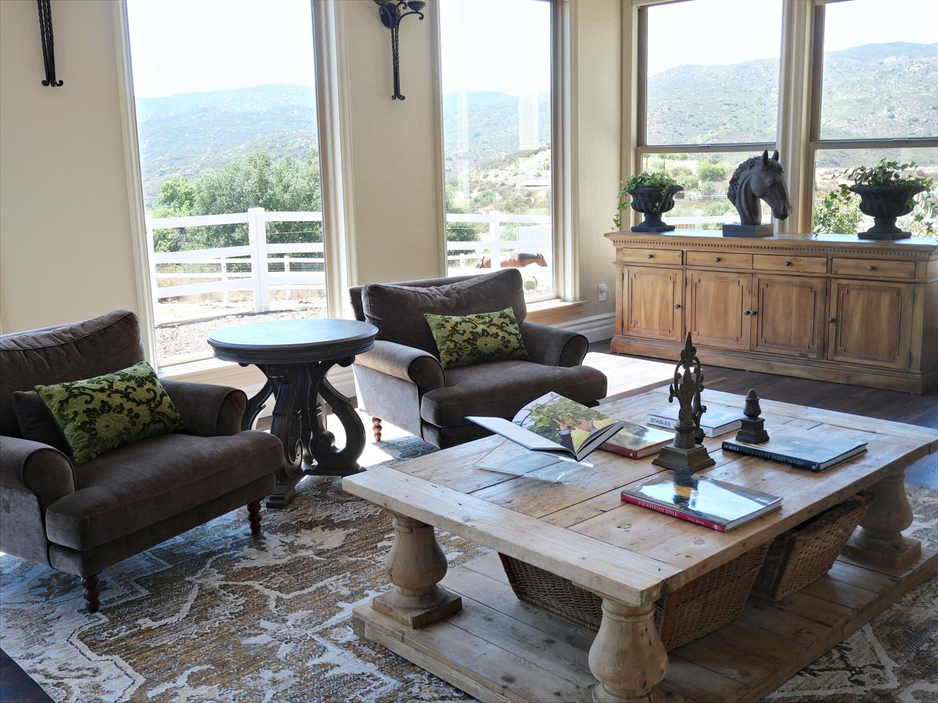 Villa on 5 Acre Vineyard Equestrian Estate, Pool & Hot tub, Events