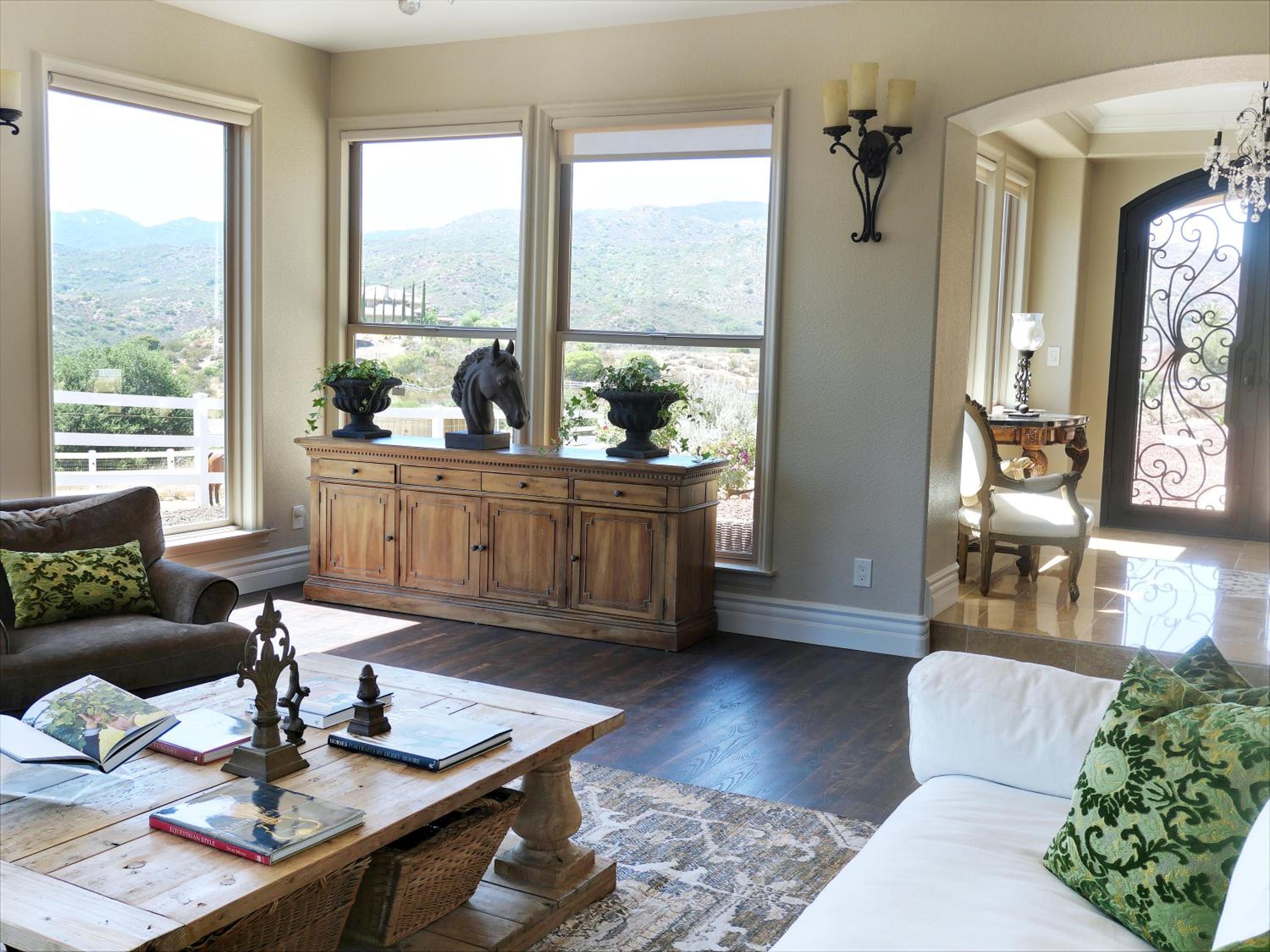 Villa on 5 Acre Vineyard Equestrian Estate, Pool & Hot tub, Events
