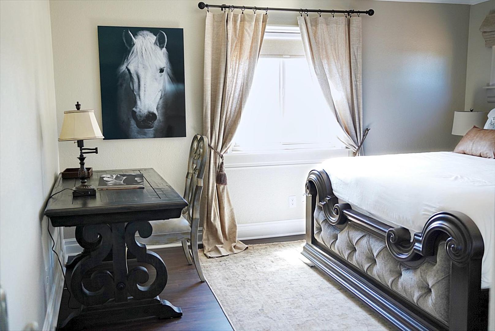 Villa on 5 Acre Vineyard Equestrian Estate, Pool & Hot tub, Events