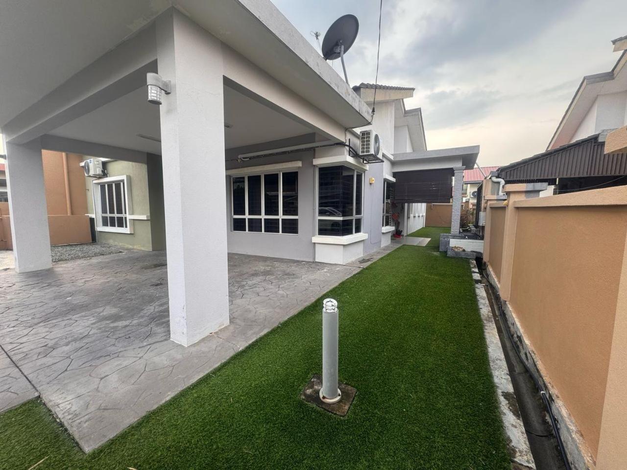 Ateh's Homestay KLIA