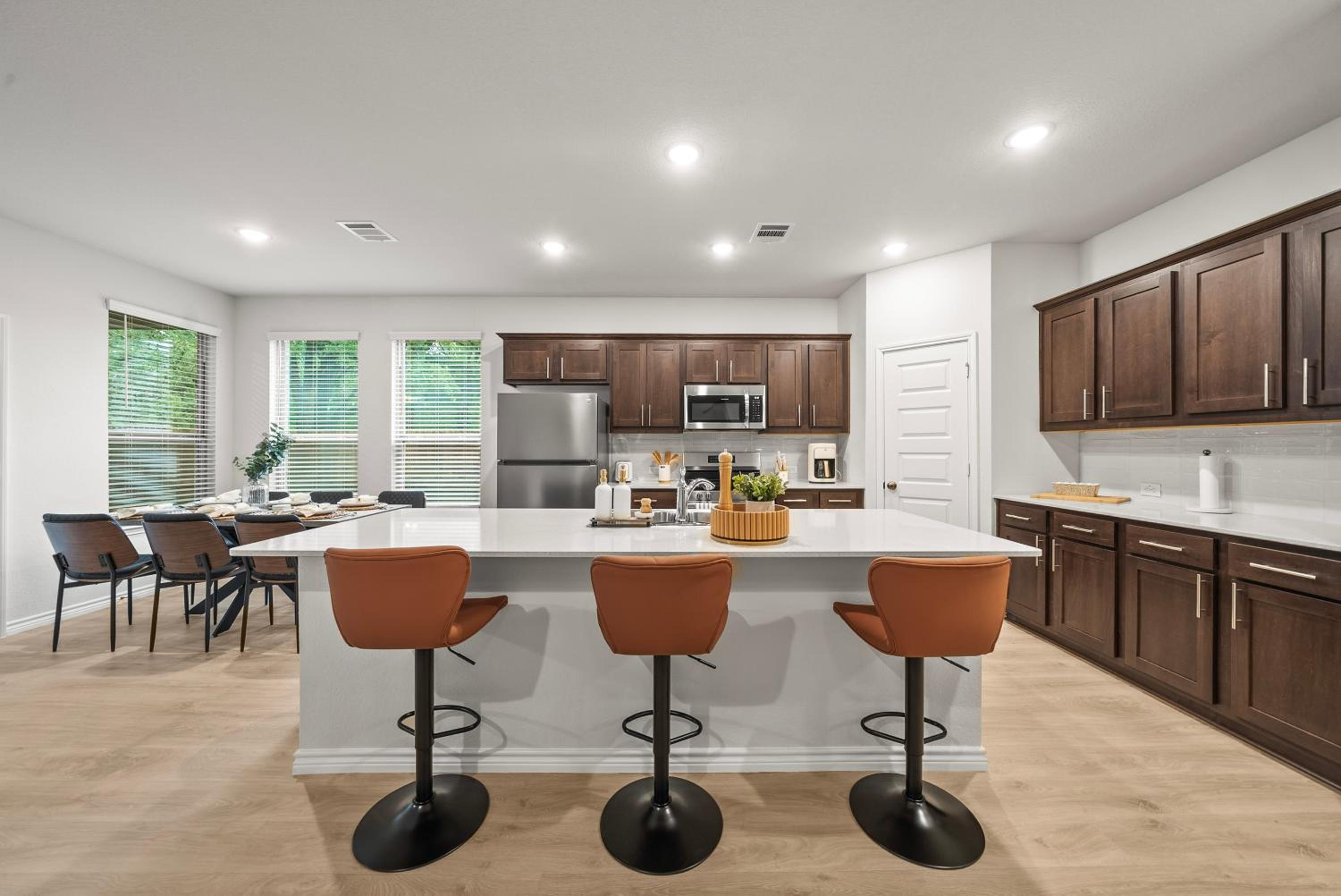 Luxurious 4 Bed Duplex Getaway!