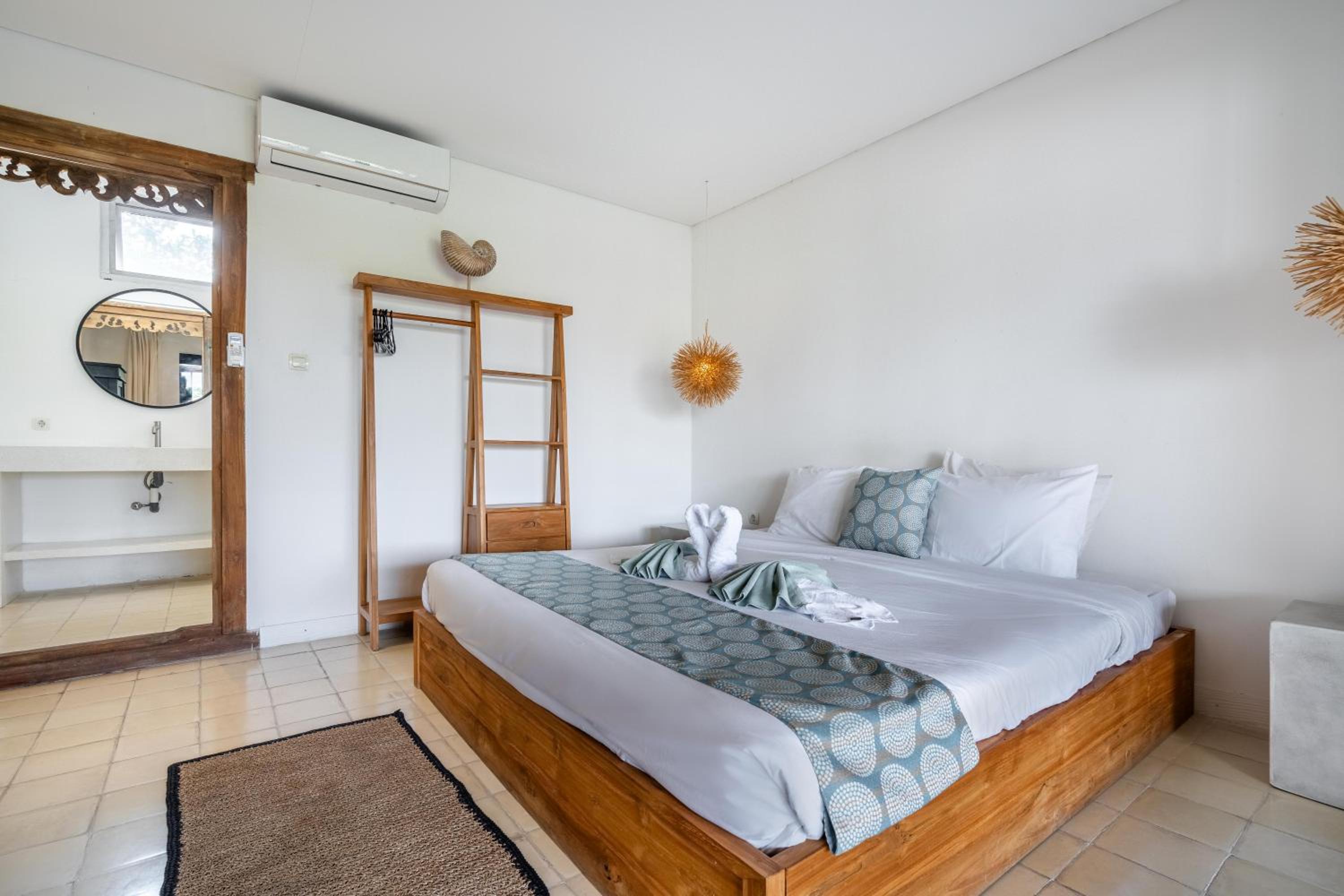 Central Canggu Pool Villa with spectacular rice field views