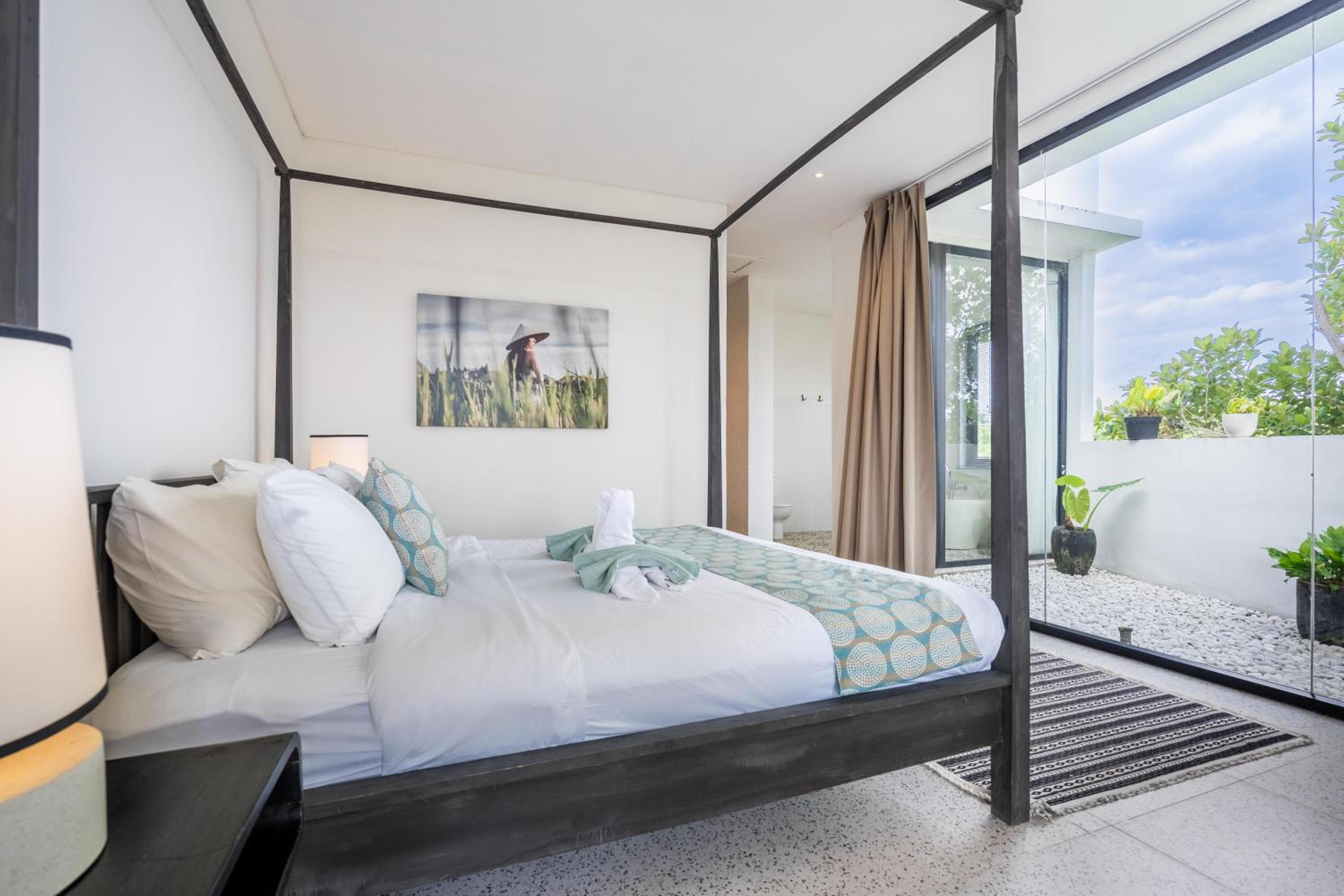 Prime Canggu Villa with stunning Rice field views