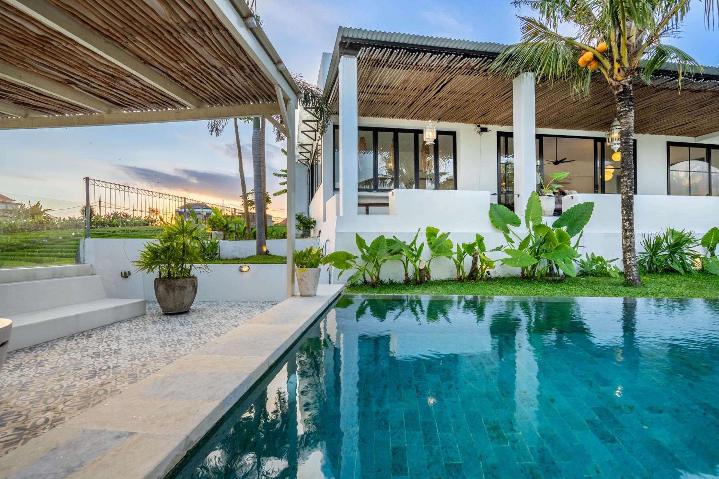 Prime Canggu Villa with stunning Rice field views