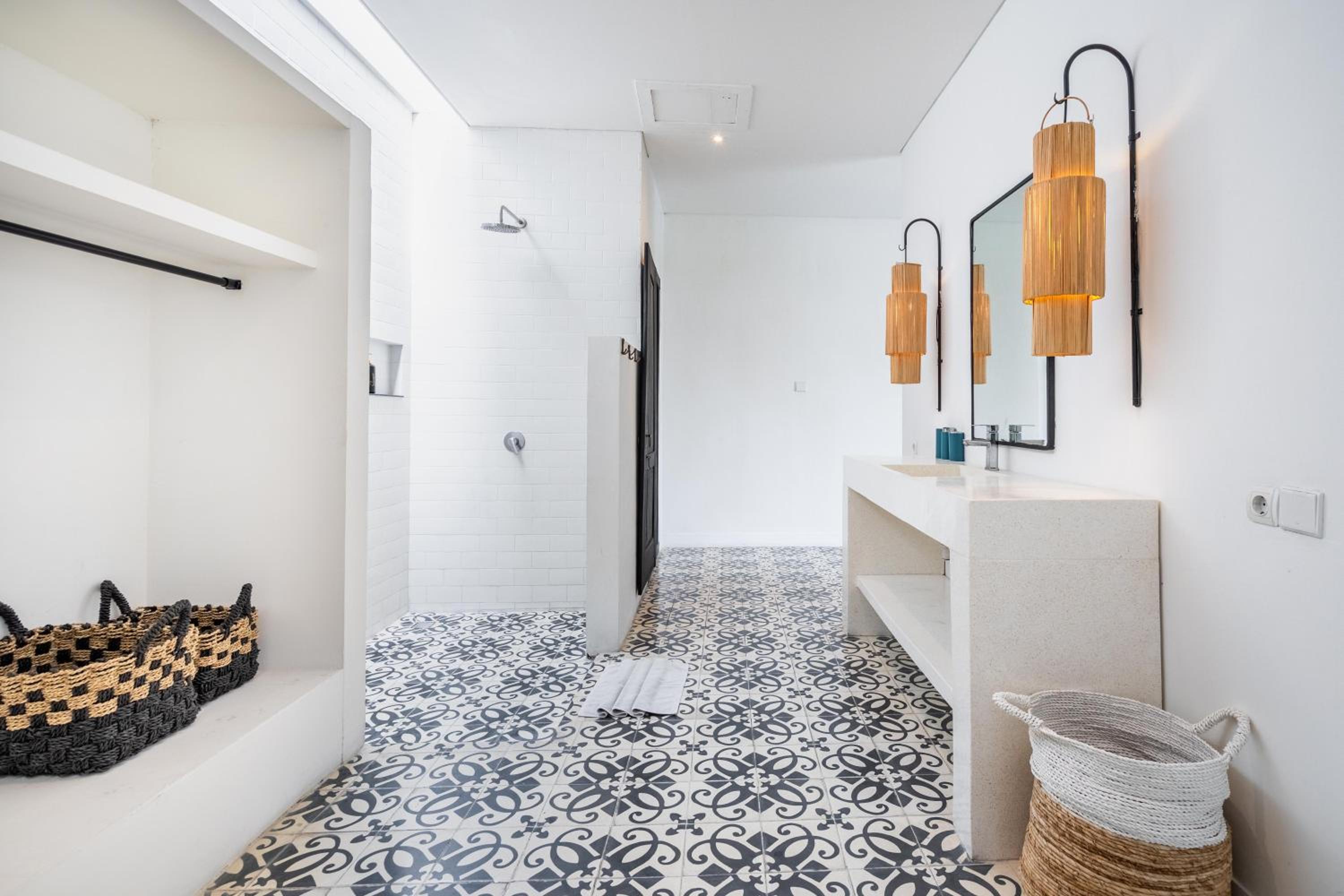 Prime Canggu Villa with stunning Rice field views