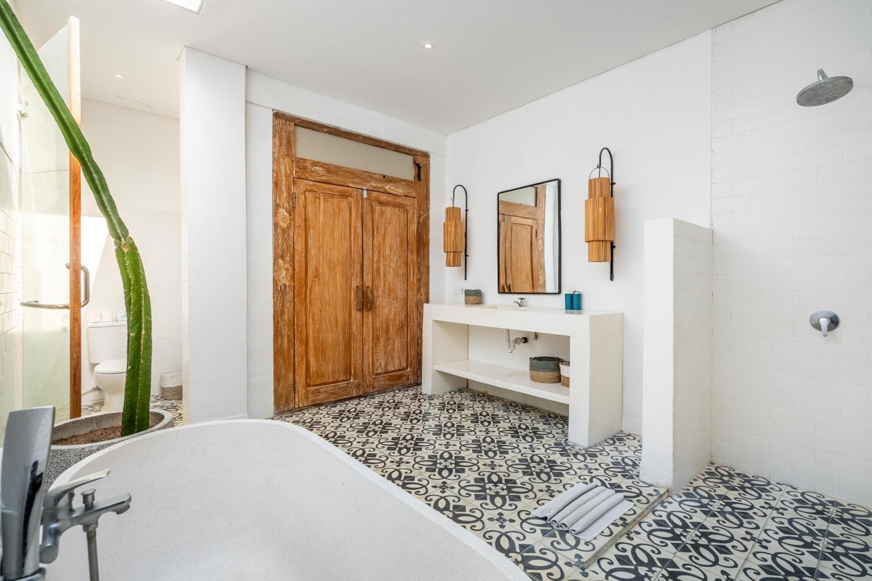 Prime Canggu Villa with stunning Rice field views