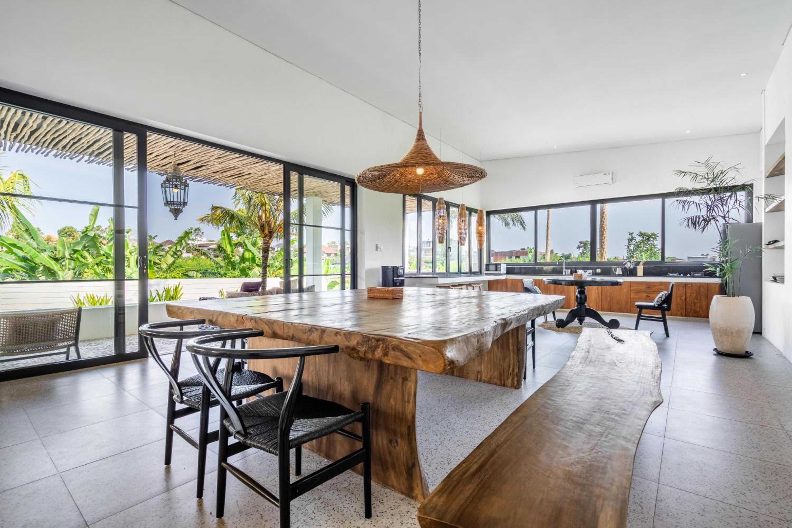 Prime Canggu Villa with stunning Rice field views