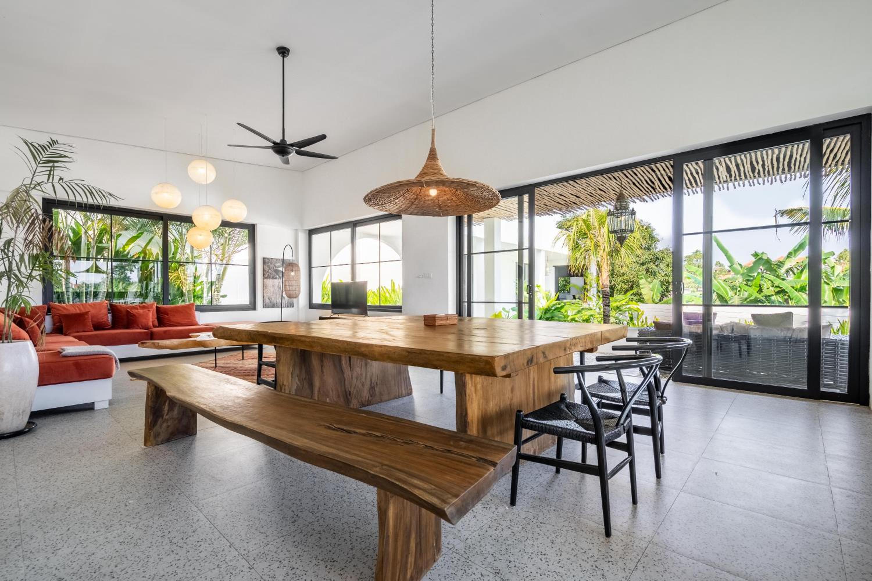 Prime Canggu Villa with stunning Rice field views