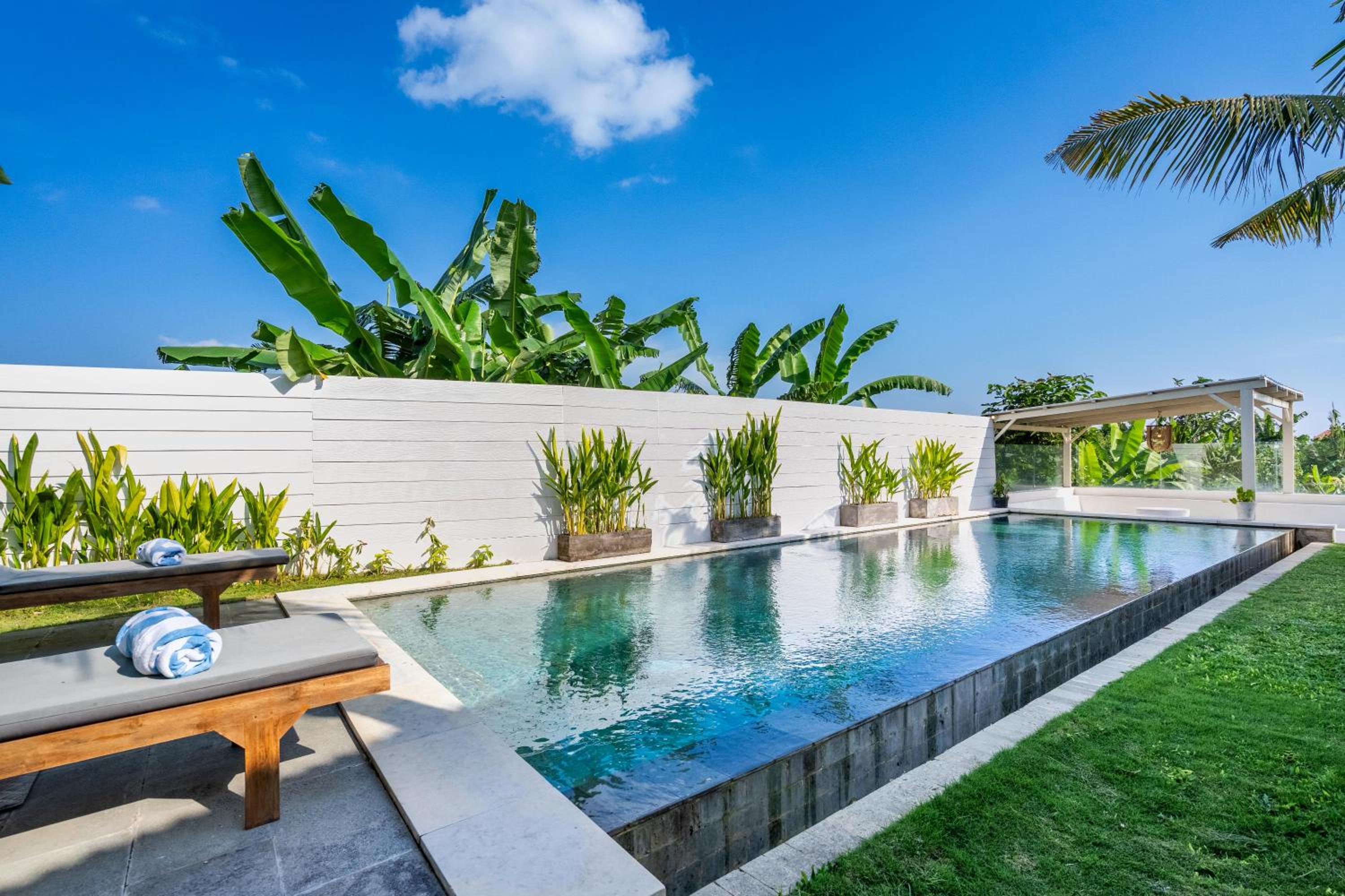 Prime Canggu Villa with stunning Rice field views