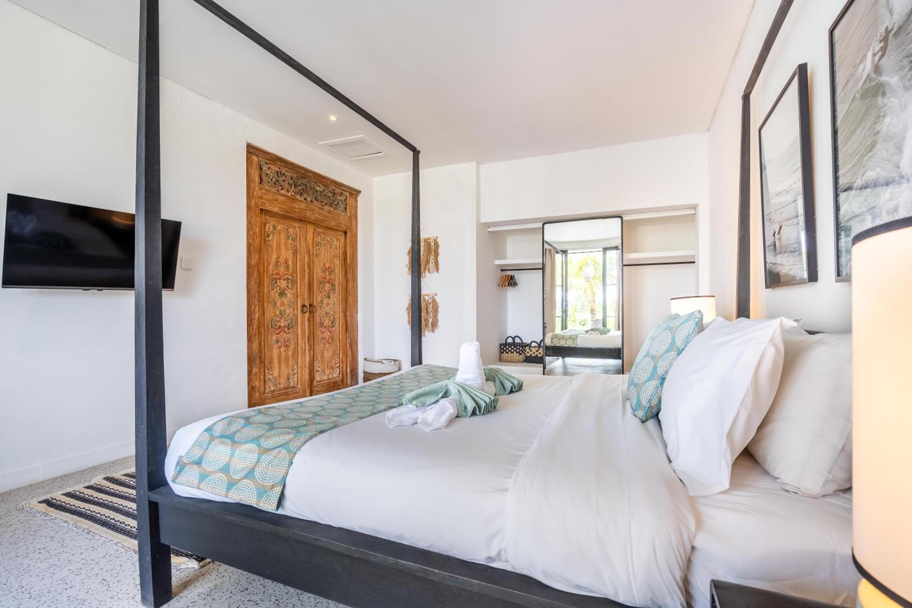 Prime Canggu Villa with stunning Rice field views