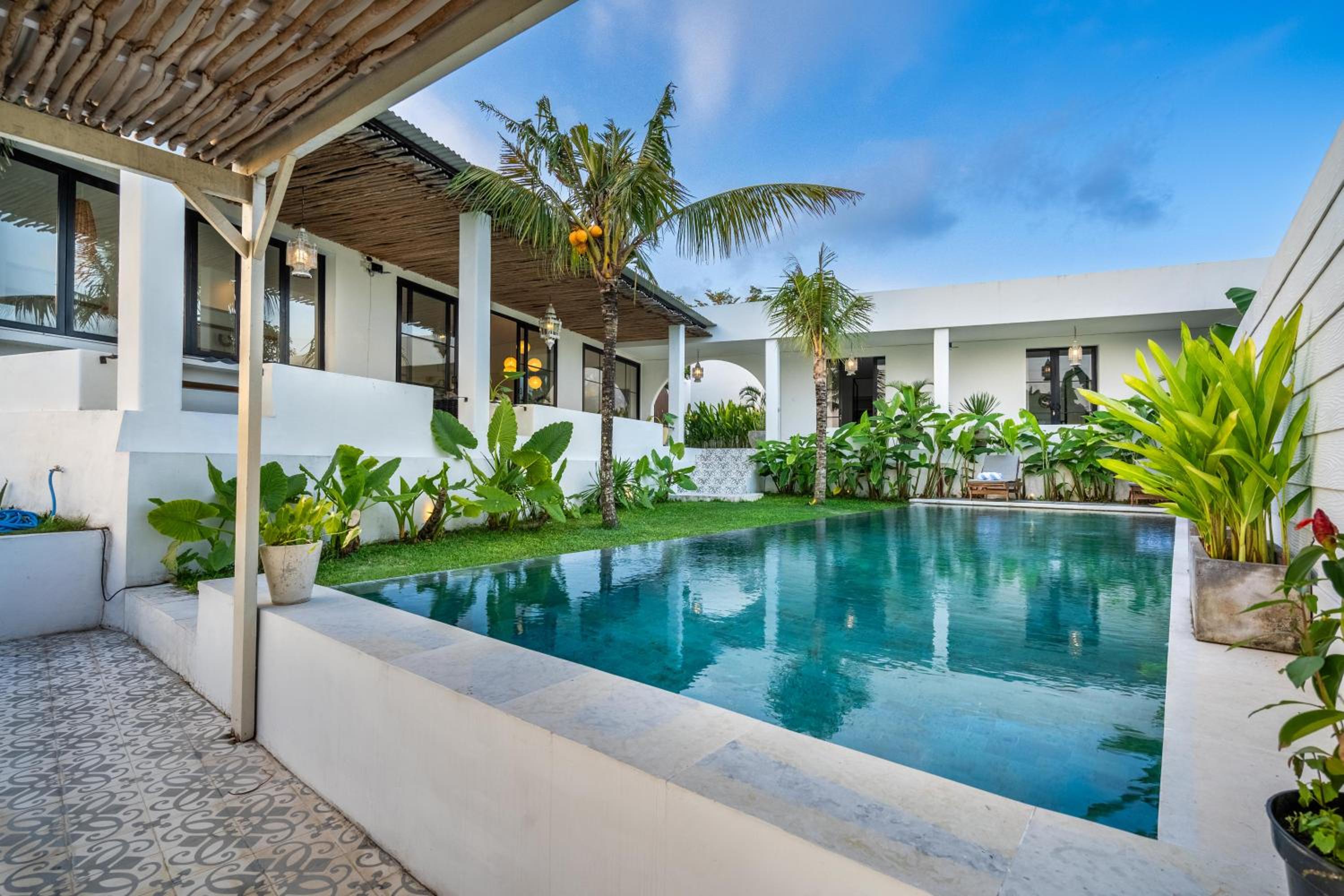 Prime Canggu Villa with stunning Rice field views
