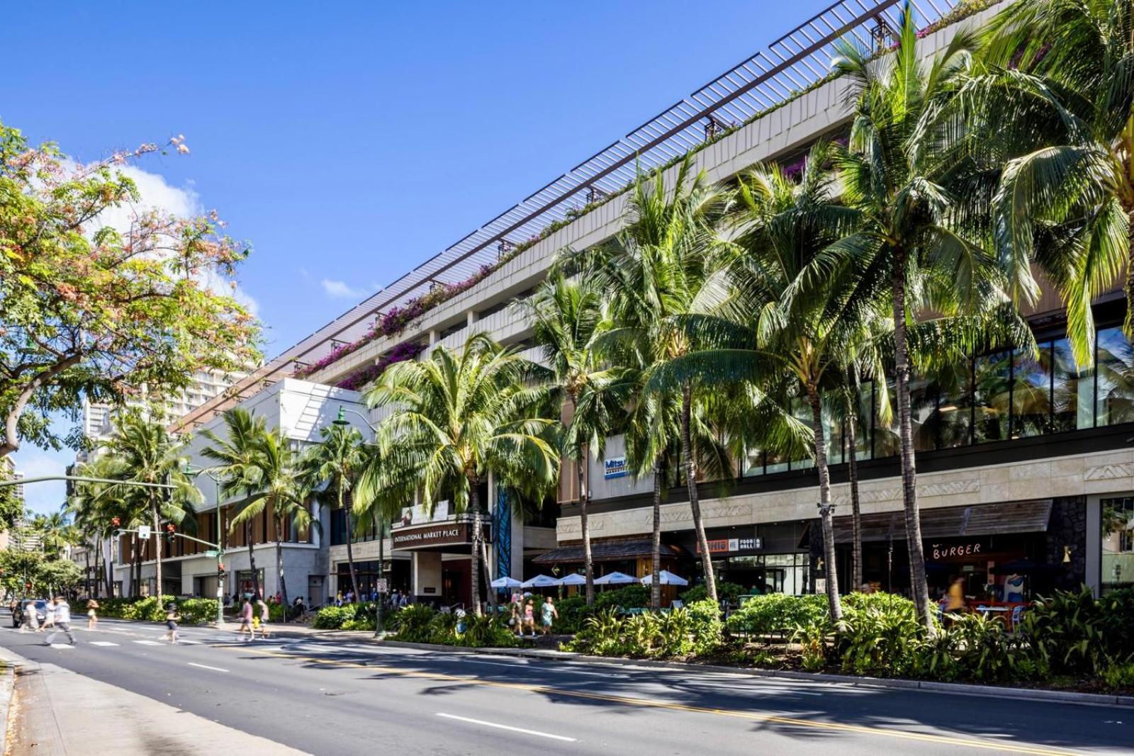 Waikiki Escape King Bed Pool Walk to Beach