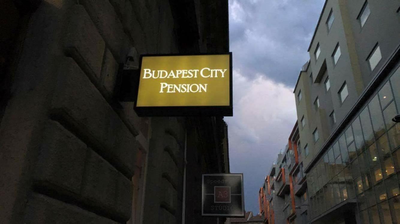 Budapest Citi Guesthouse - contactless self check in view 3
