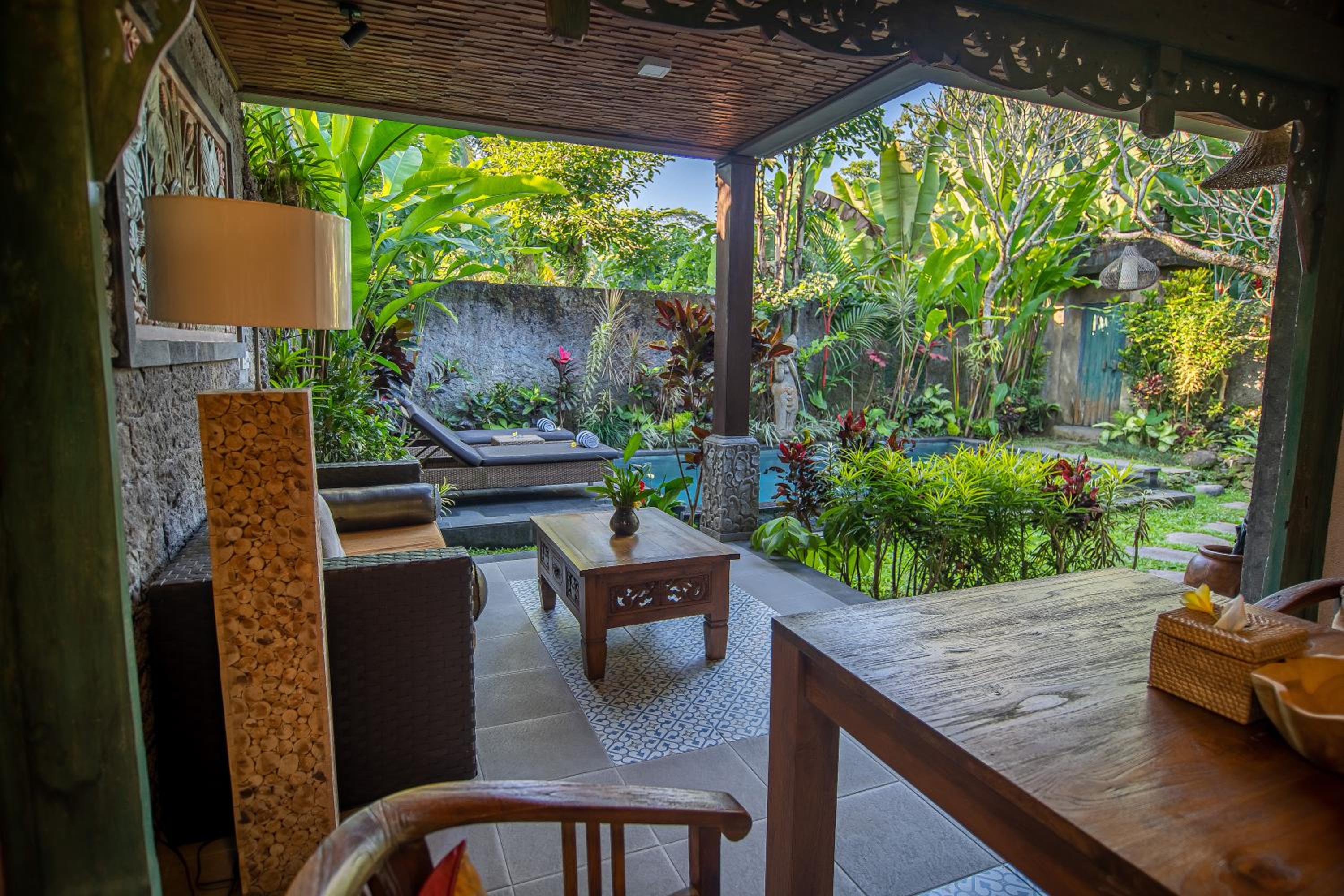 Mandra Villa