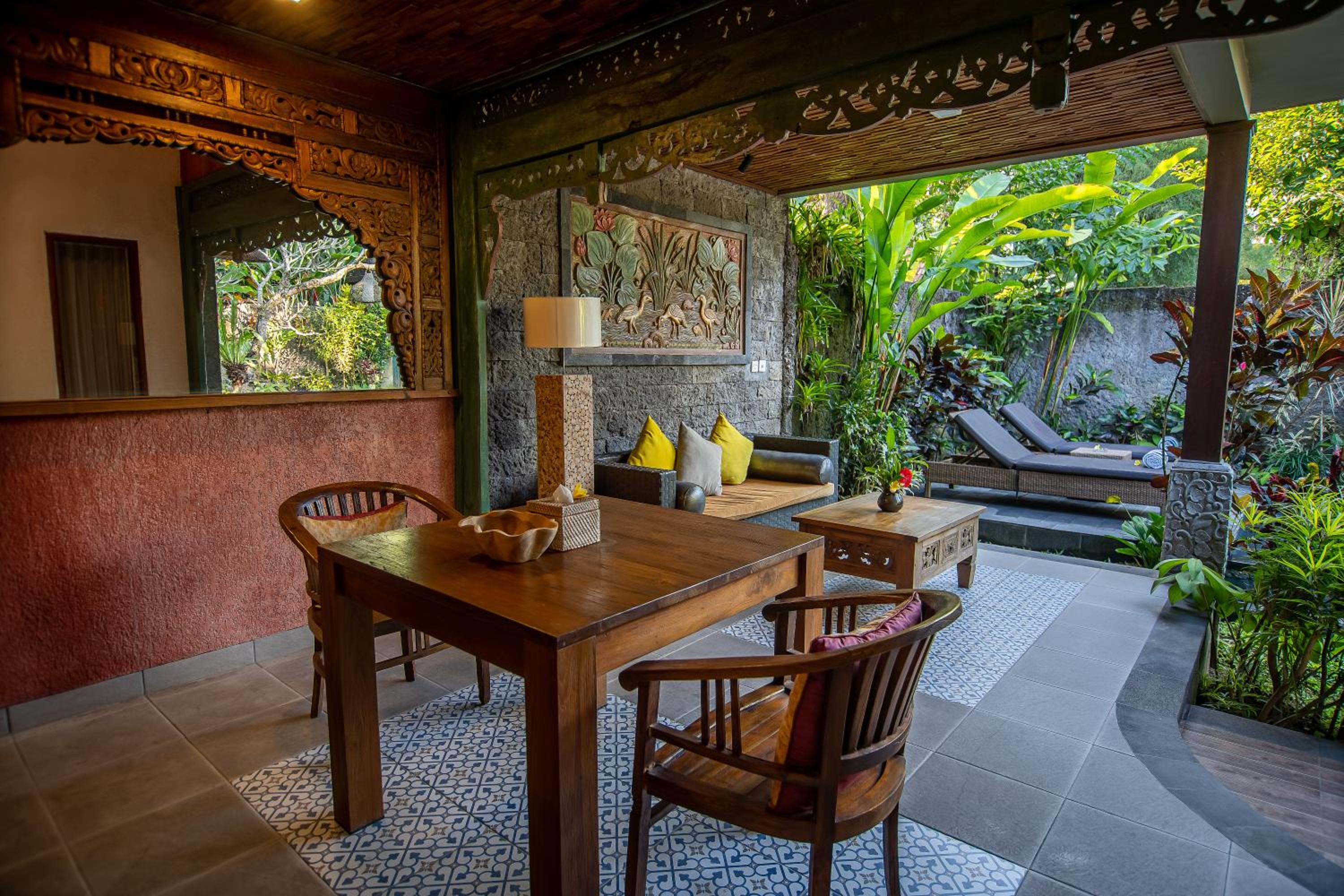 Mandra Villa