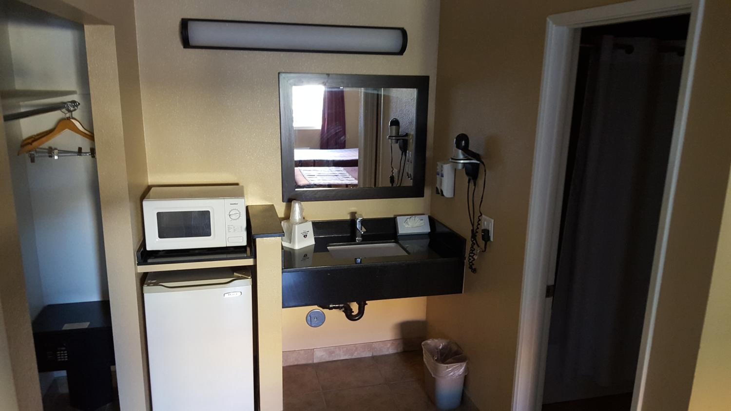Anaheim Astoria Inn & Suites
