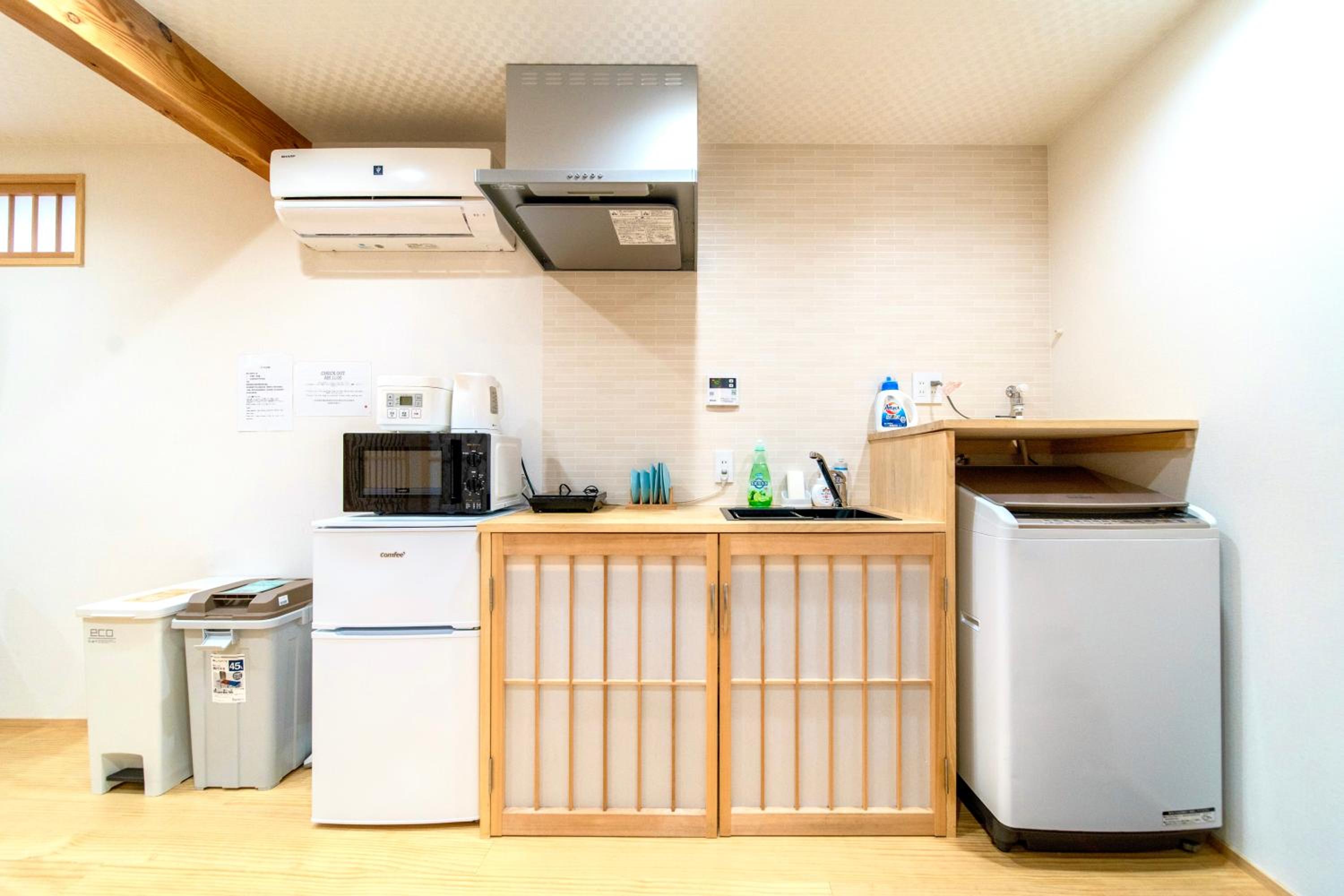 夏様五条丹波口 Modern Kyoto Townhouse, Whole House