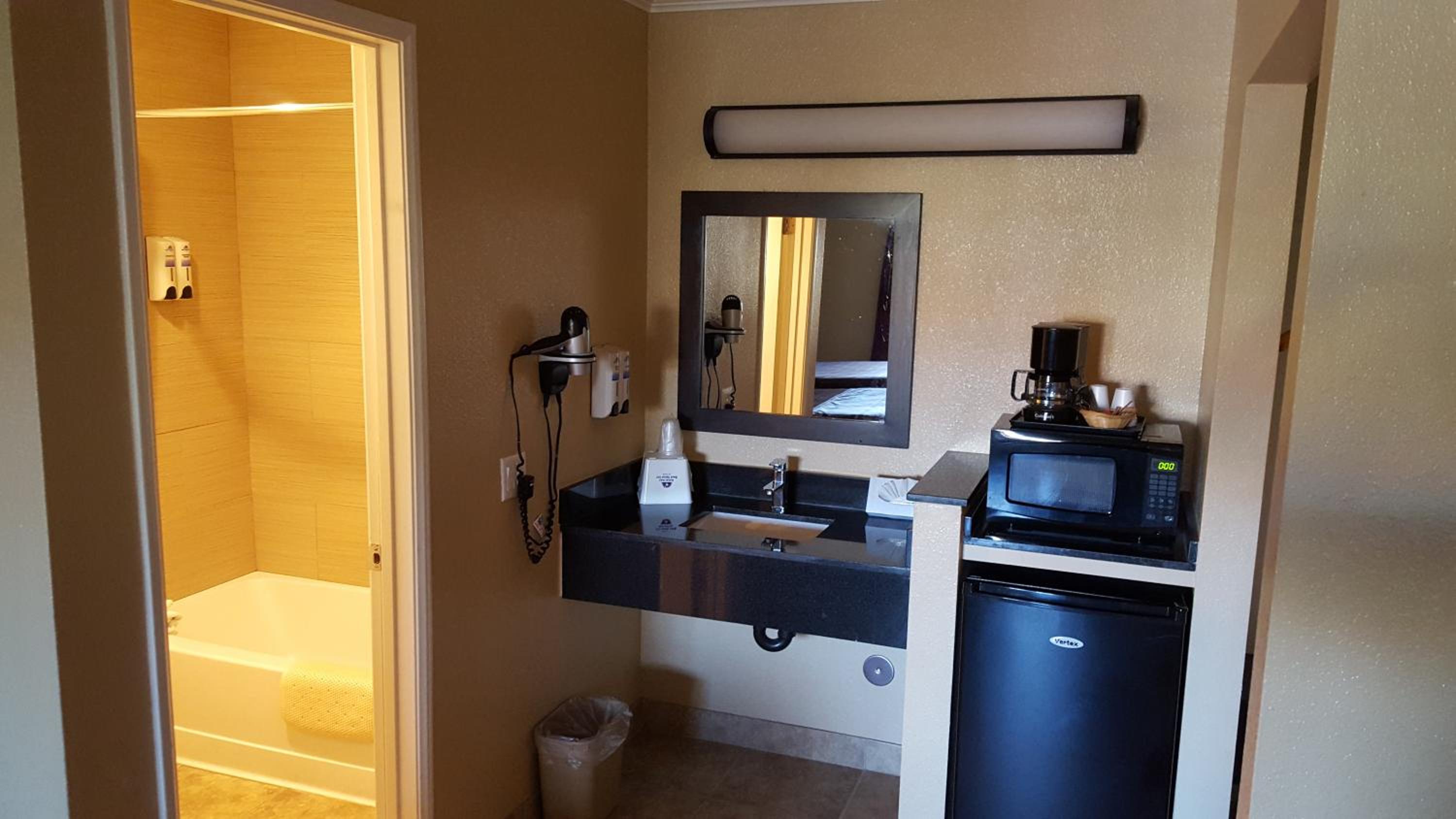 Anaheim Astoria Inn & Suites