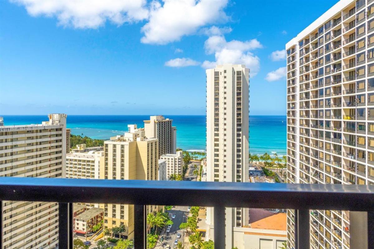 New! Modern Remodeled Condo, Walk to Waikiki Beach, Oceanview, Free Parking, AC