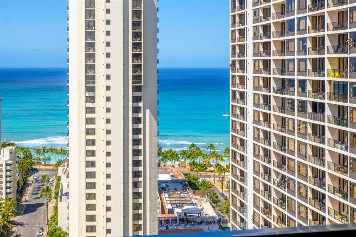 New! Modern Remodeled Condo, Walk to Waikiki Beach, Oceanview, Free Parking, AC