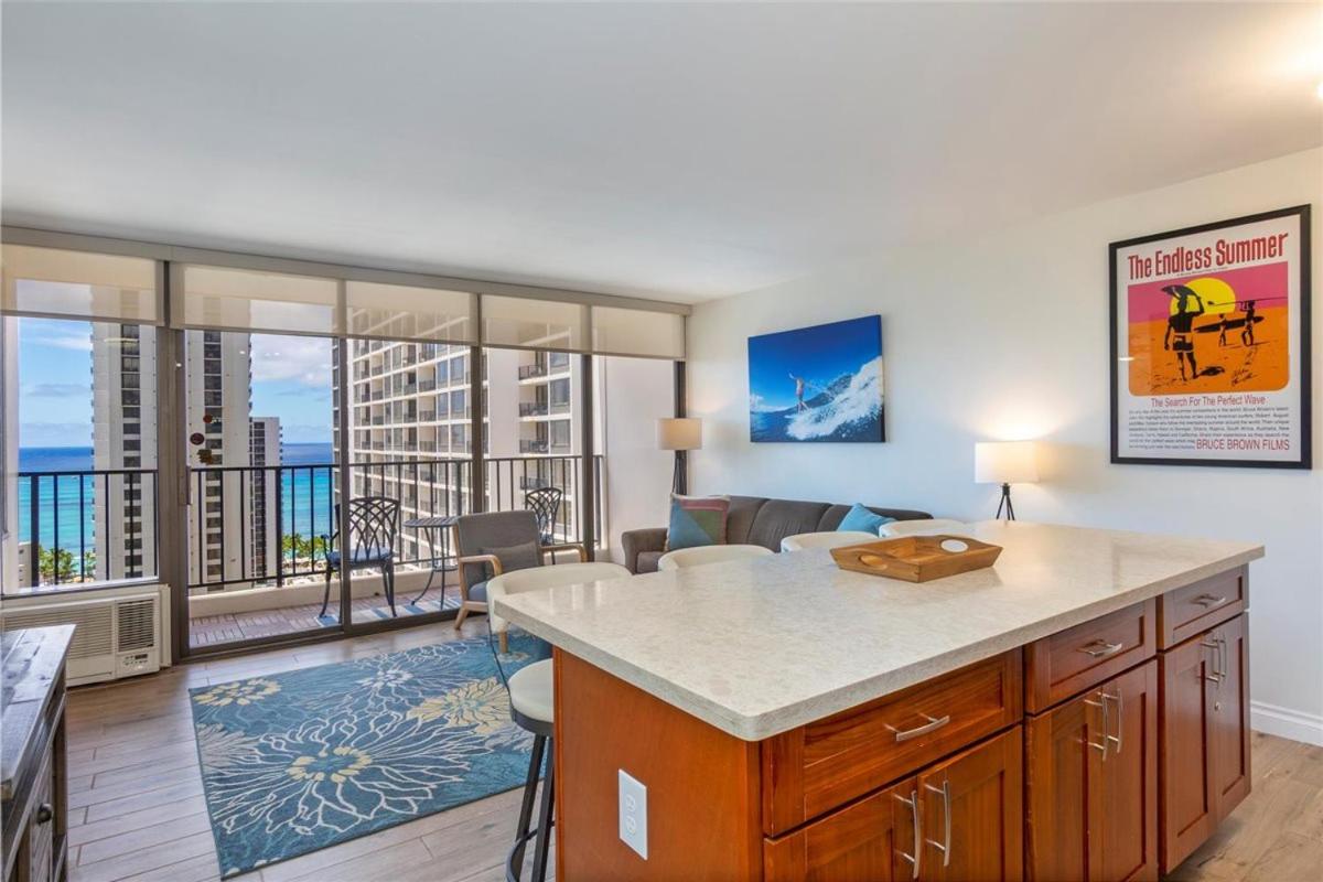 New! Modern Remodeled Condo, Walk to Waikiki Beach, Oceanview, Free Parking, AC