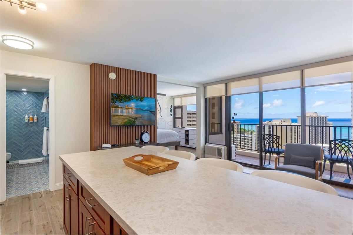New! Modern Remodeled Condo, Walk to Waikiki Beach, Oceanview, Free Parking, AC