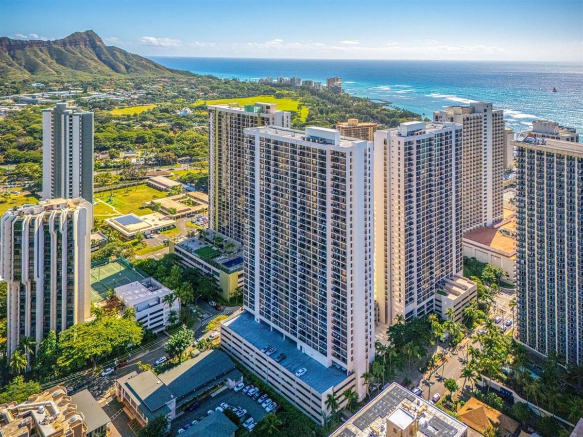 New! Modern Remodeled Condo, Walk to Waikiki Beach, Oceanview, Free Parking, AC