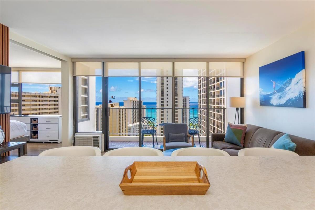 New! Modern Remodeled Condo, Walk to Waikiki Beach, Oceanview, Free Parking, AC