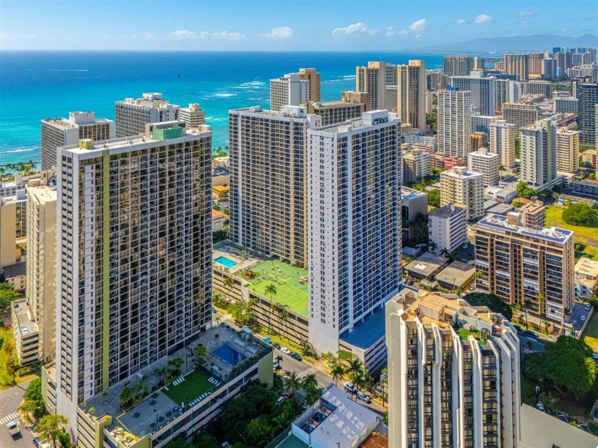 New! Modern Remodeled Condo, Walk to Waikiki Beach, Oceanview, Free Parking, AC