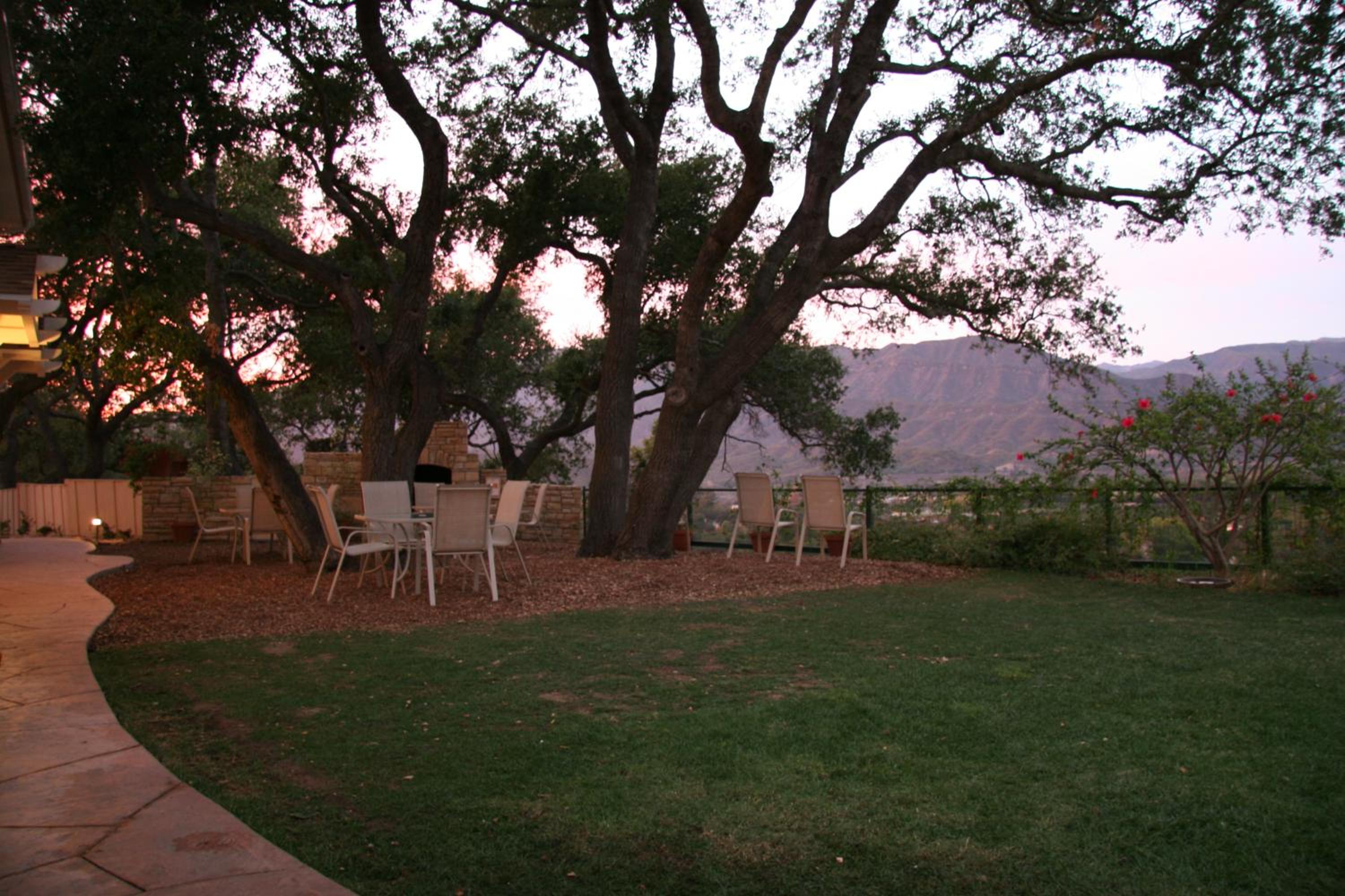 Ojai Retreat & Inn view 2